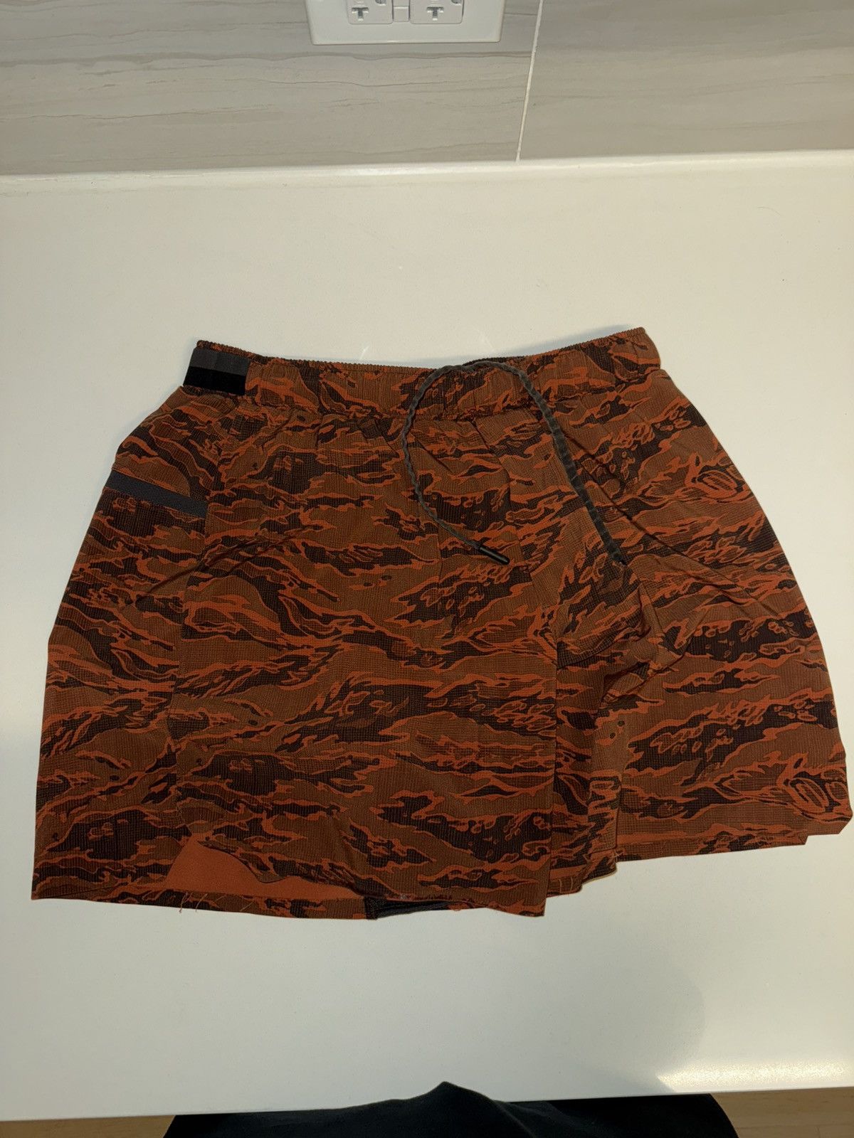 Lululemon Lululemon 4 inch tiger pattern shorts Size US 31 - 2 Thumbnail