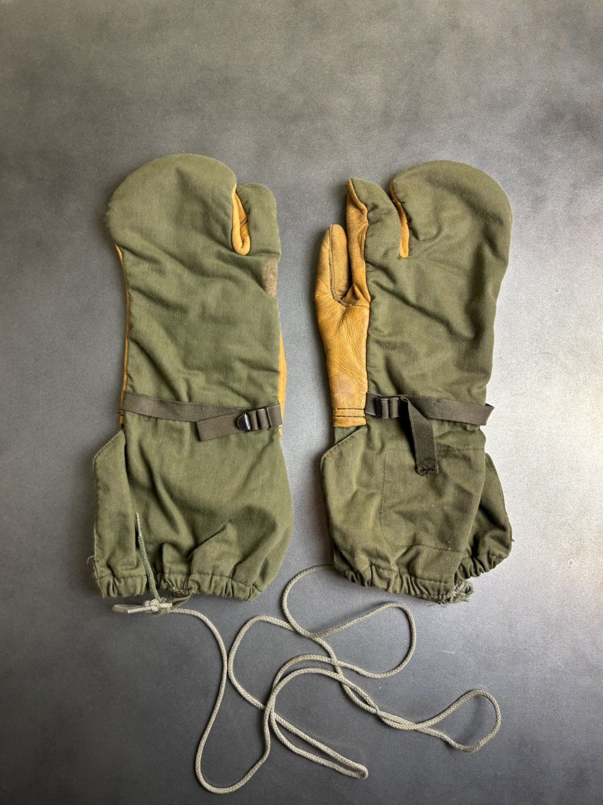 Vintage Vintage M-65 Trigger Mittens Vietname Shooting Mitts Cold We Size ONE SIZE - 2 Thumbnail