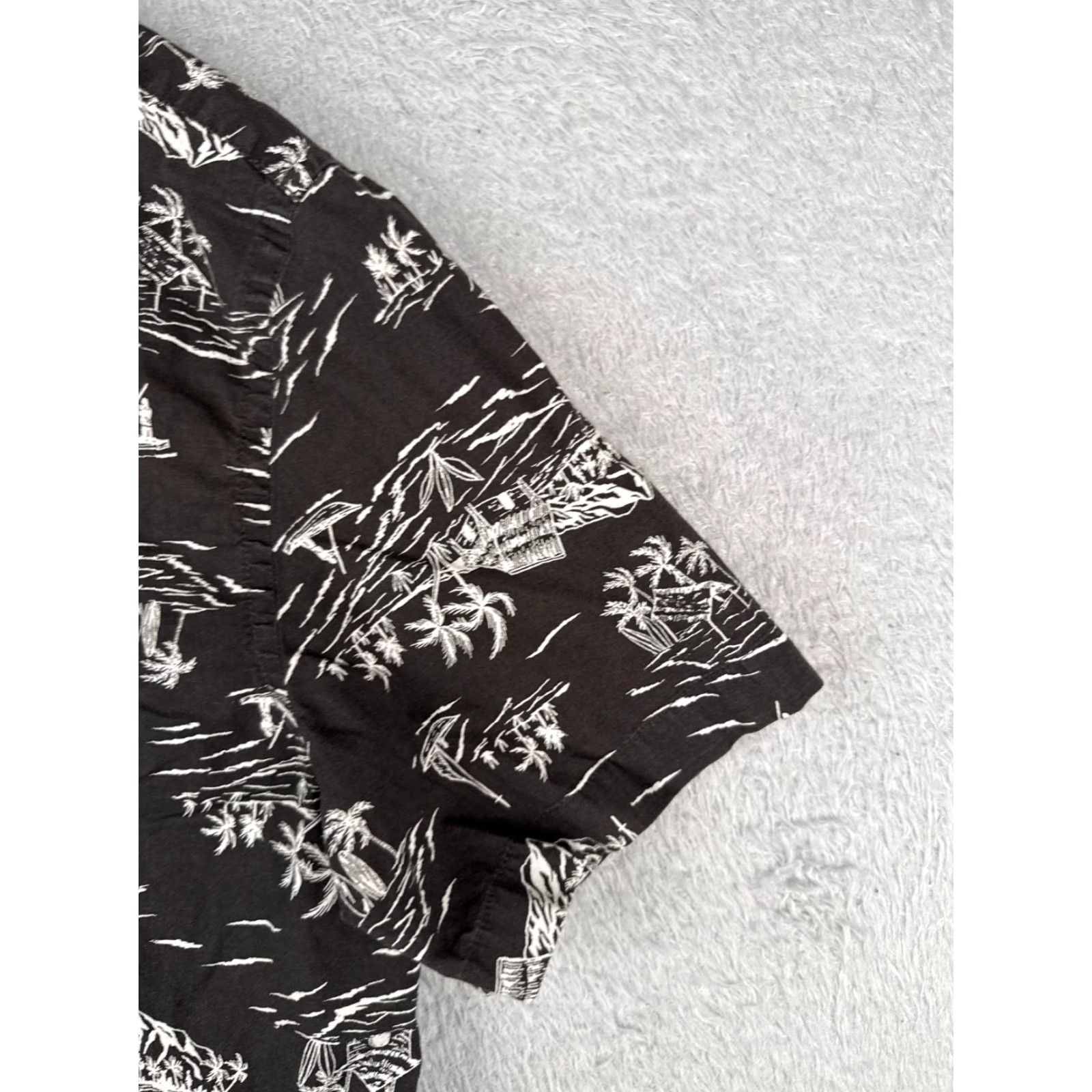 Old Navy Old Navy Button-Up Shirt Adult Large White Black Palm Hawaiian Rayon Slim Fit Size US L / EU 52-54 / 3 - 2 Thumbnail
