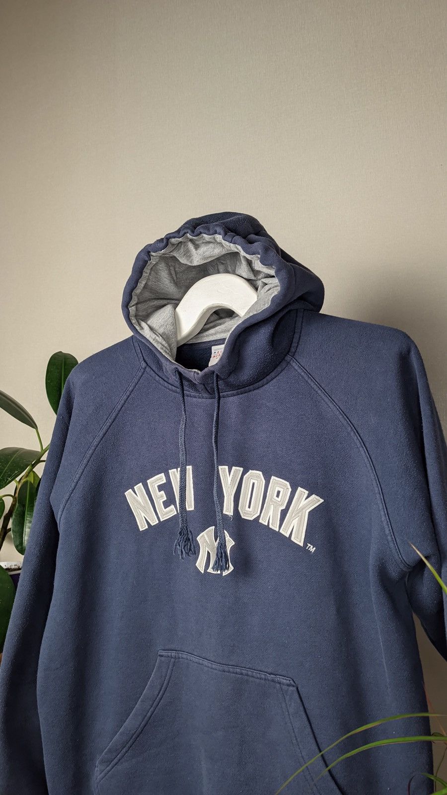 New York Yankees New York Yankees Y2K vintage Big Logo faded hoodie Size US M / EU 48-50 / 2 - 1 Thumbnail