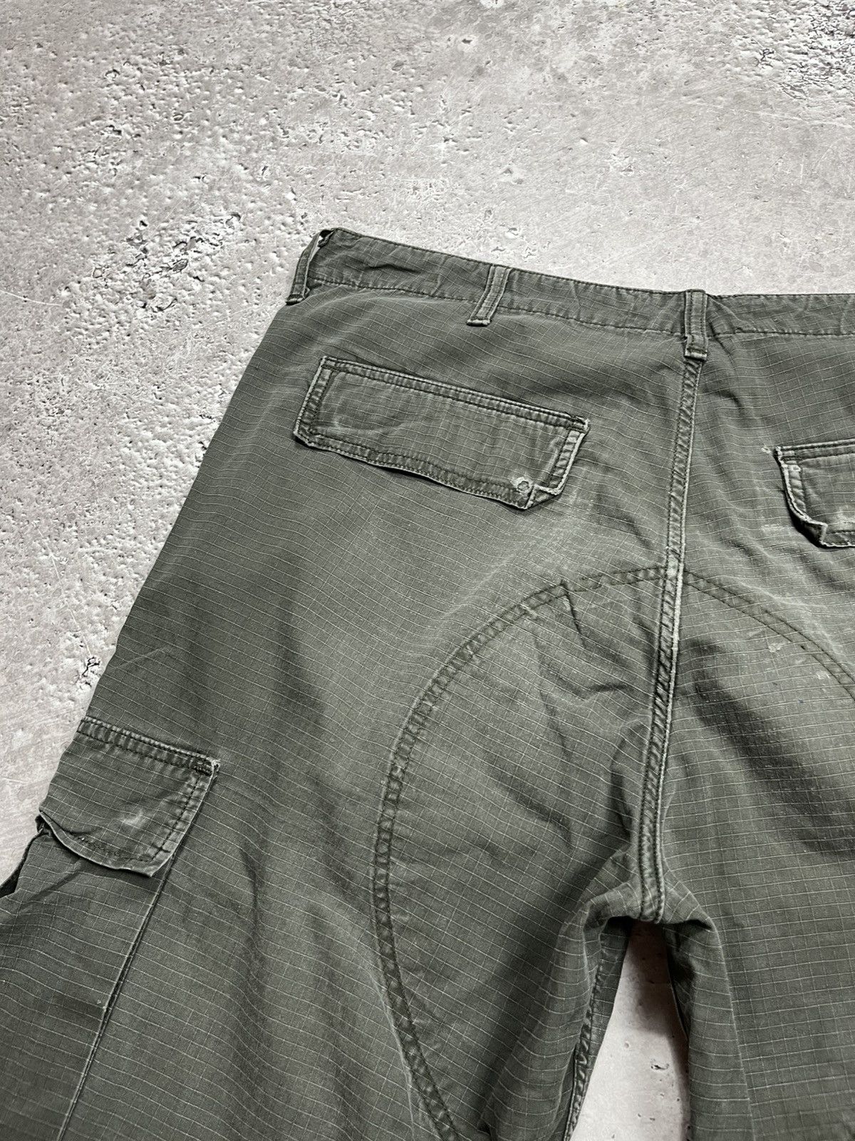 Carhartt distressed green cargo pants 38x34 rugged workwear