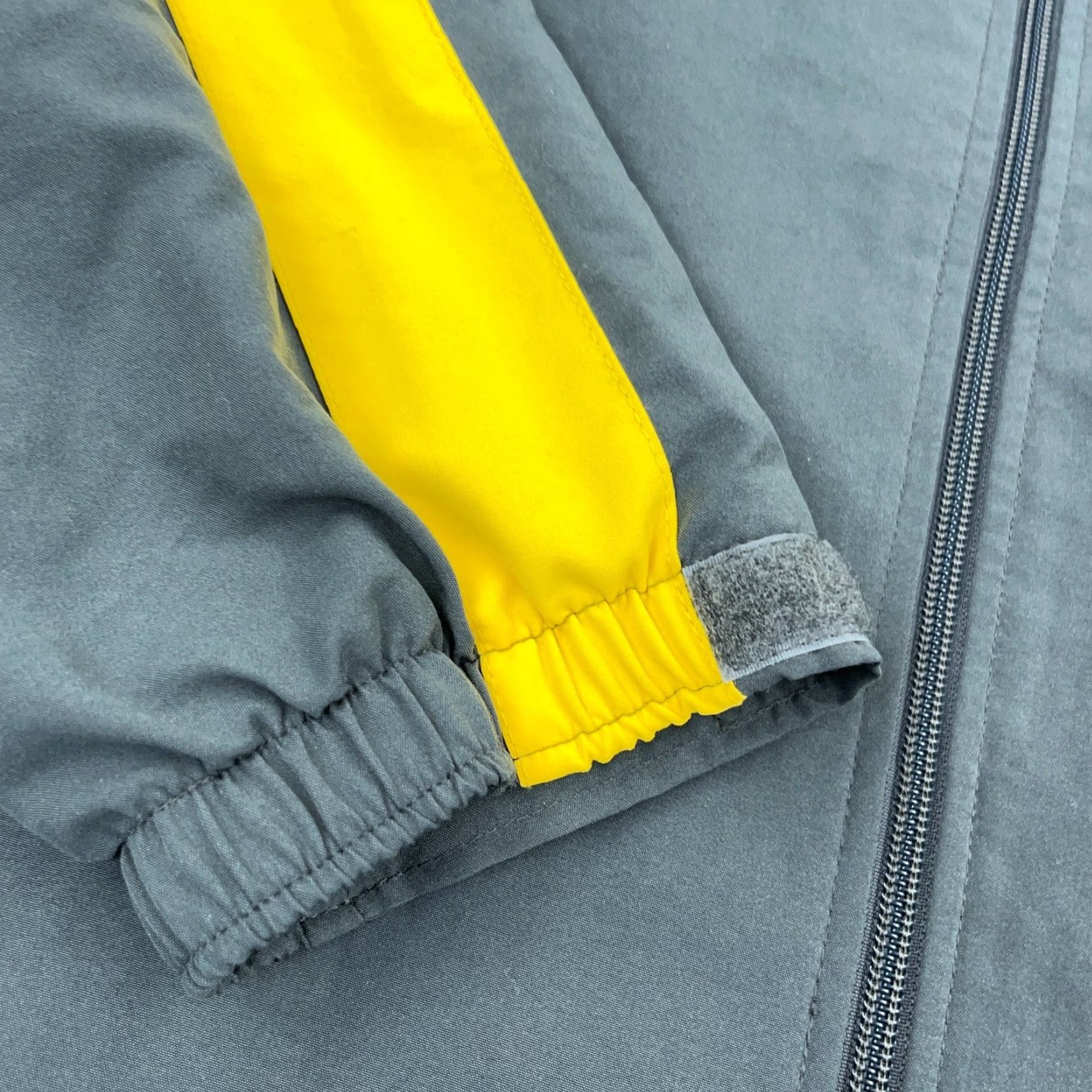 Nike VINTAGE Nike Jacket Men XL Gray Yellow Windbreaker Zip Full Zip All Seasons 80s 90s Retro Sports Nike Mens XL Gray Yellow Windbreaker Jacket Size US XL / EU 56 / 4 - 5 Thumbnail