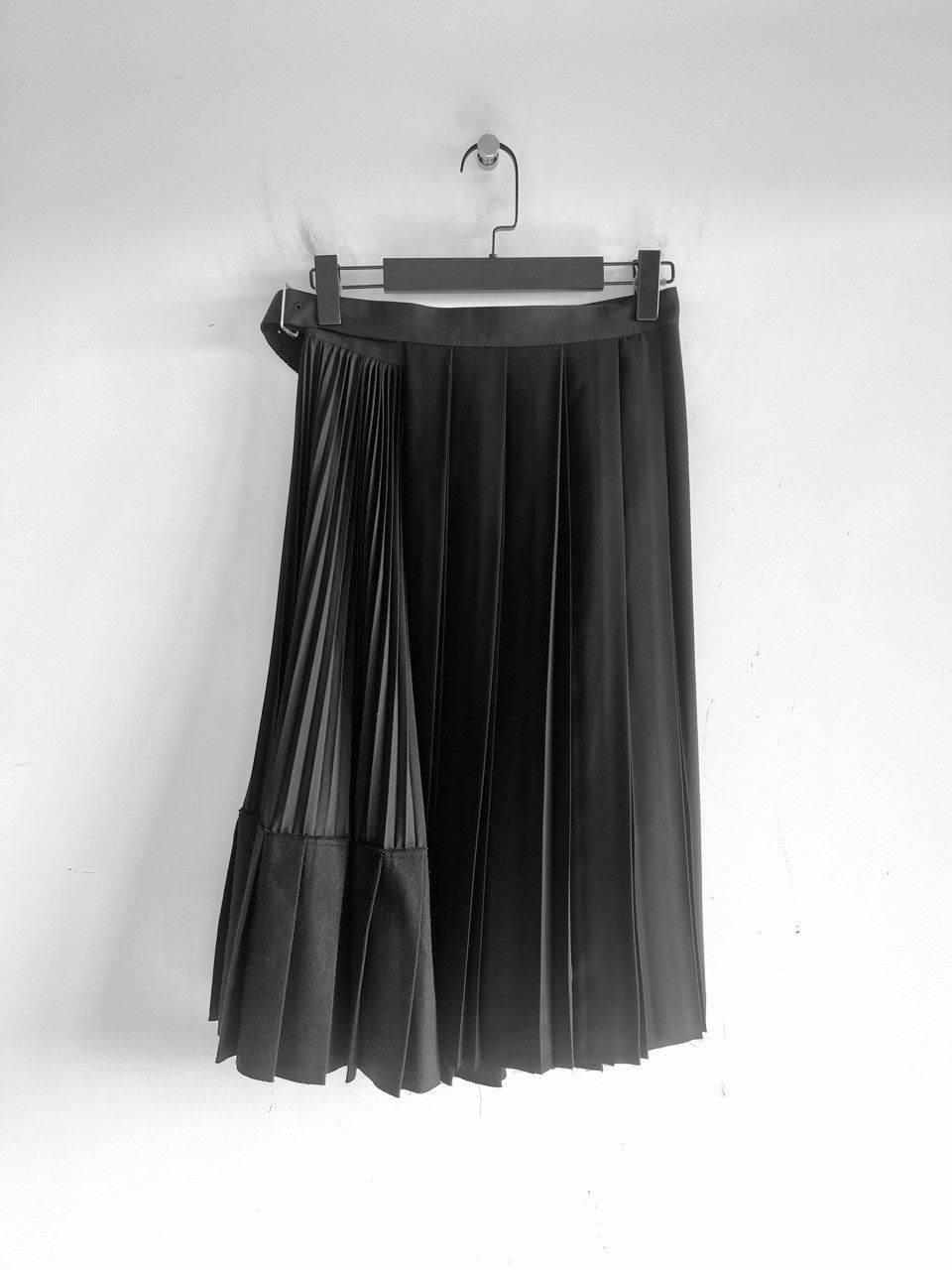Junya Watanabe JUNYA WATANABE COMME des GARCONS Panel Pleated Wrap Skirt Size 27" / US 4 / IT 40 - 1 Thumbnail