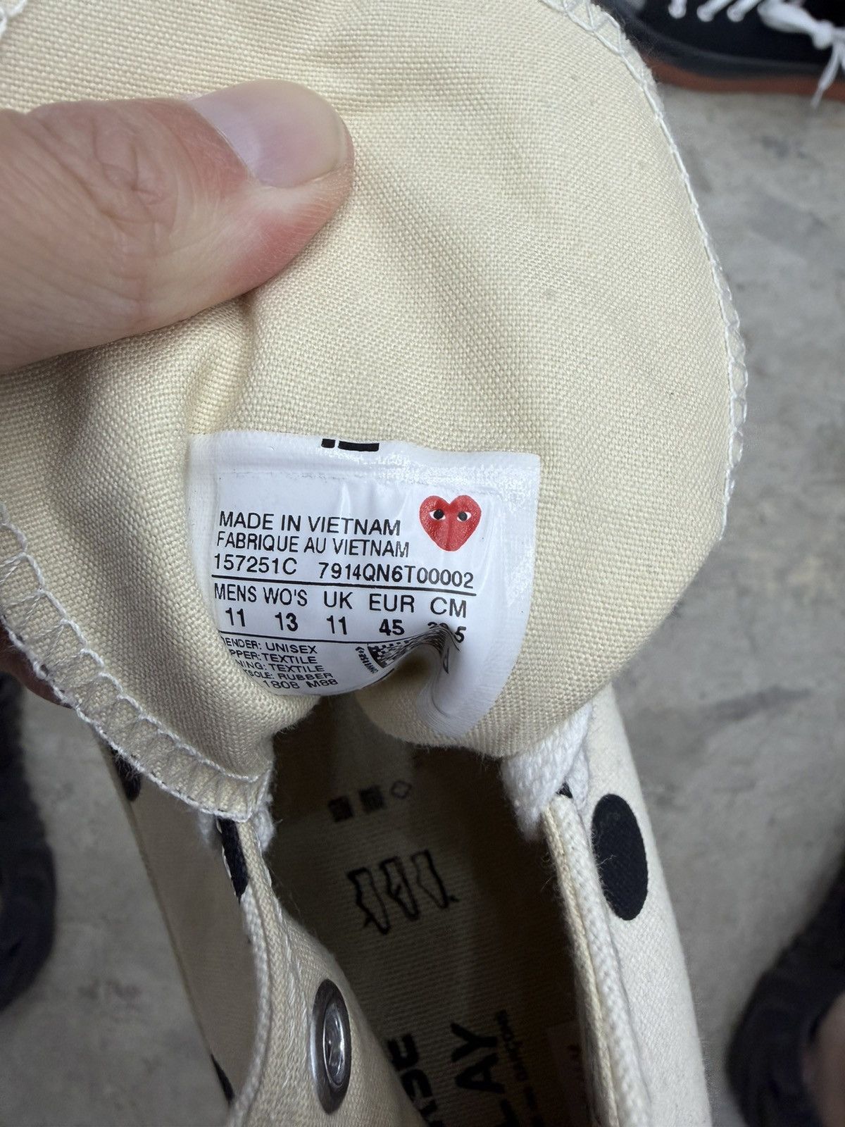 Comme des Garcons PLAY × Converse Comme Des Garcons Converse High Top White Polka Dot Size US 11 / EU 44 - 2 Thumbnail