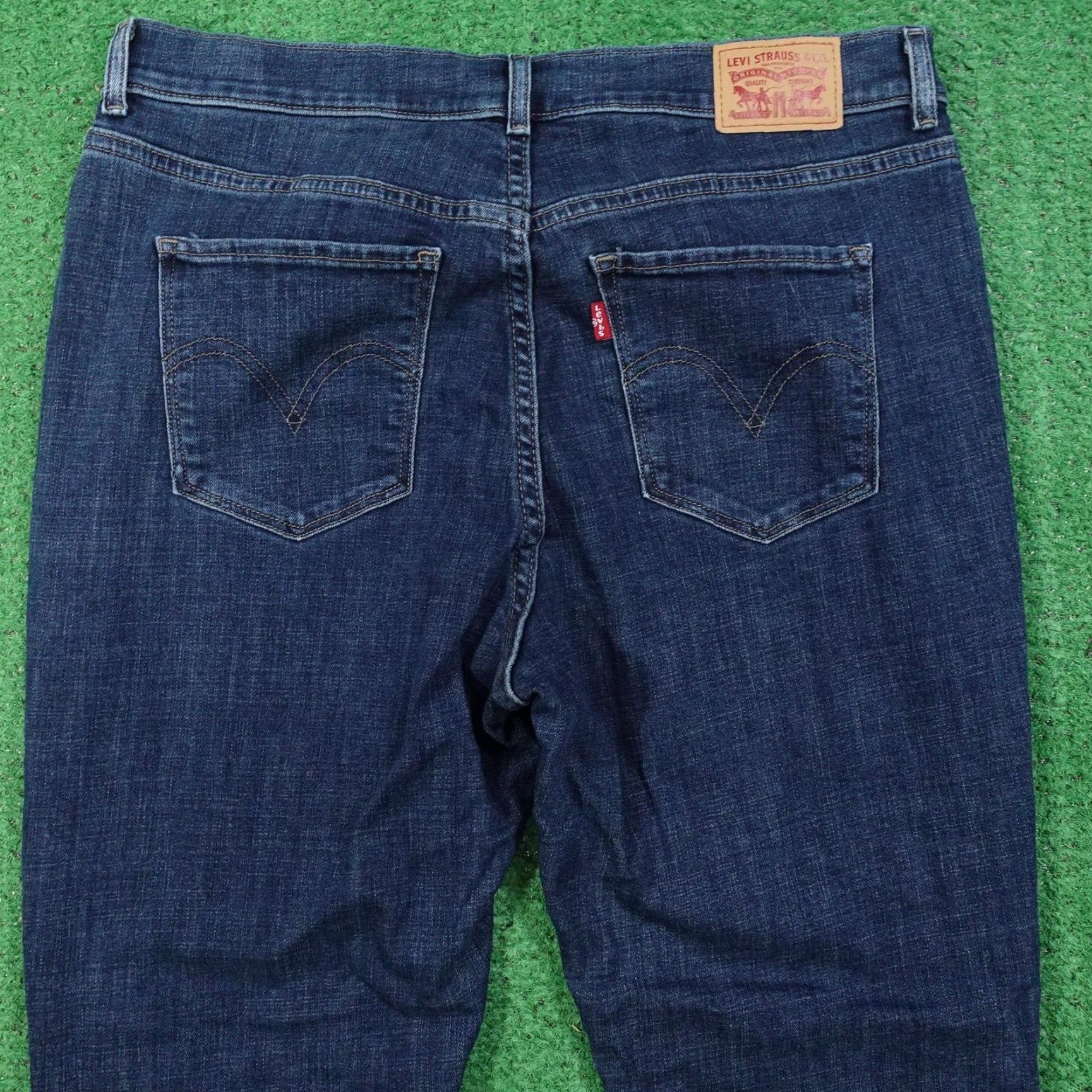Levi's LEVI'S Vintage Women's Jeans 12 Blue Classic Straight Dark Wash Denim W31 L30 Size 34" / US 12 / IT 48 - 5 Thumbnail