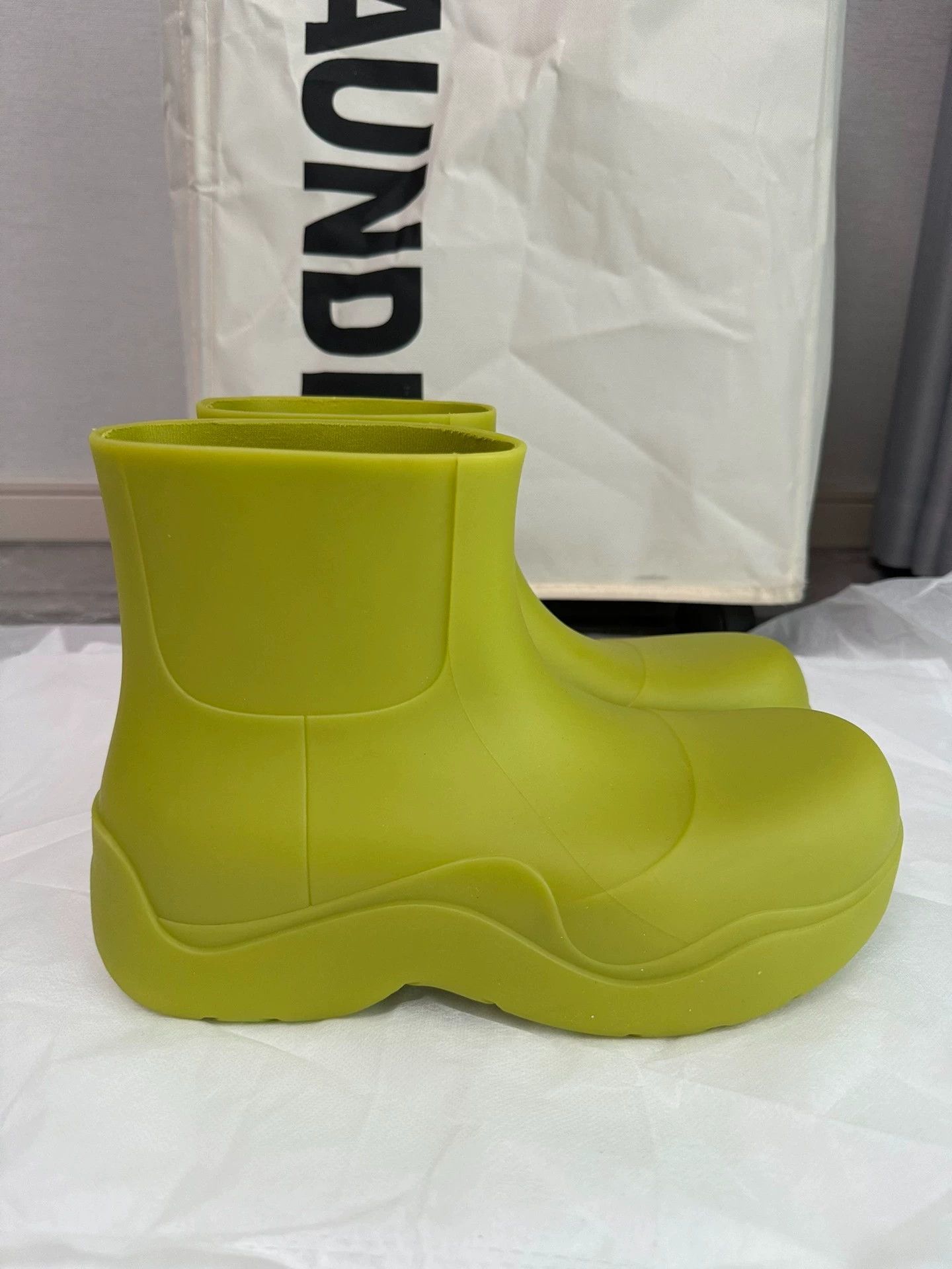 Bottega Veneta BV Puddle rain boots kiwi 40 unisex Size US 7 / EU 40 - 3 Thumbnail
