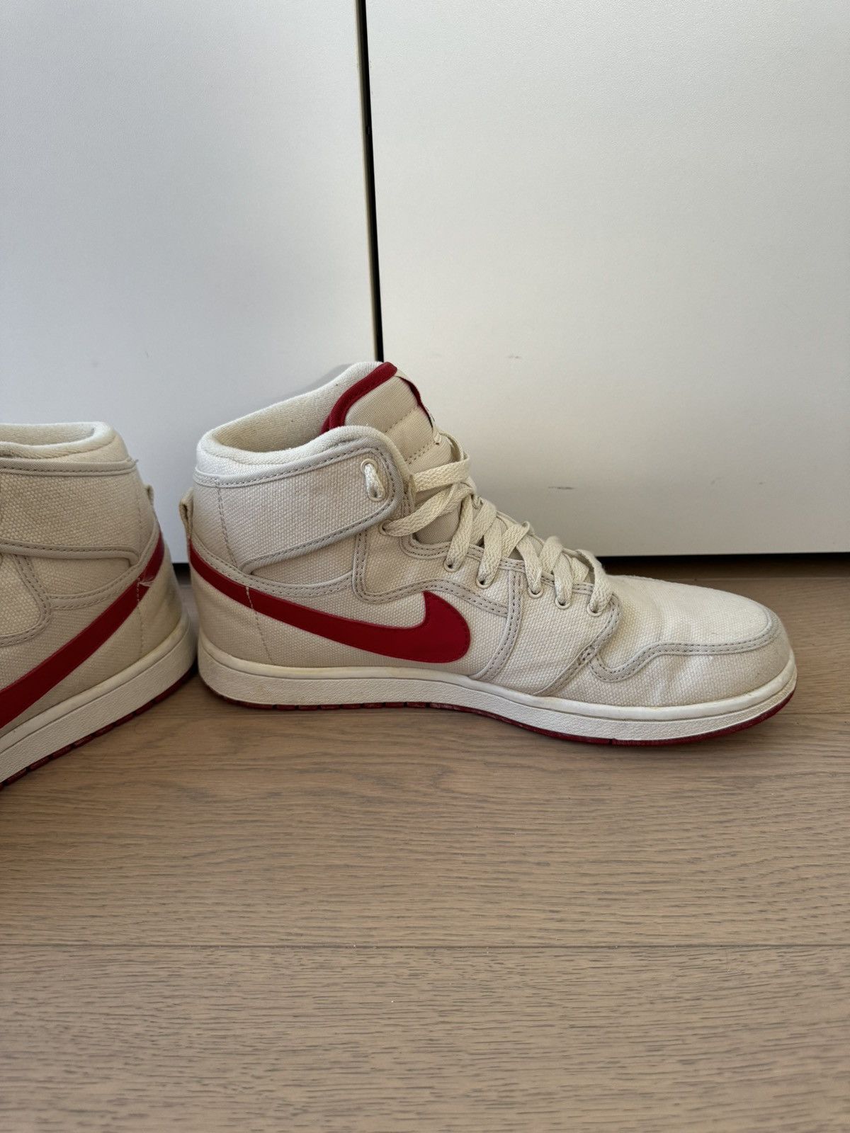 Jordan Brand 2010 Jordan 1 AJKO Vintage White Red 10 Size US 10 / EU 43 - 8 Thumbnail