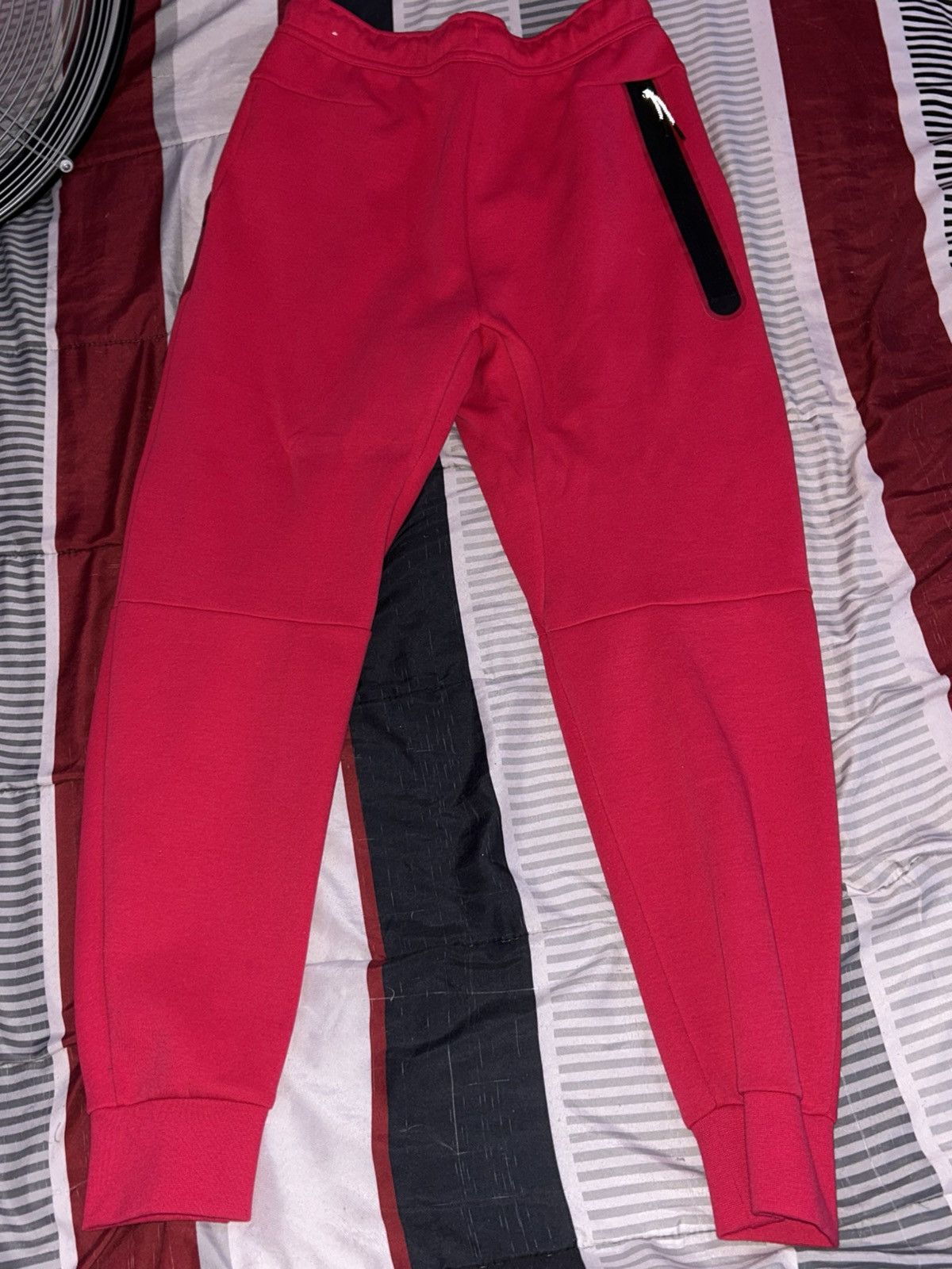 Balenciaga × Designer × Nike Red Nike tech pants Size US 31 - 2 Thumbnail