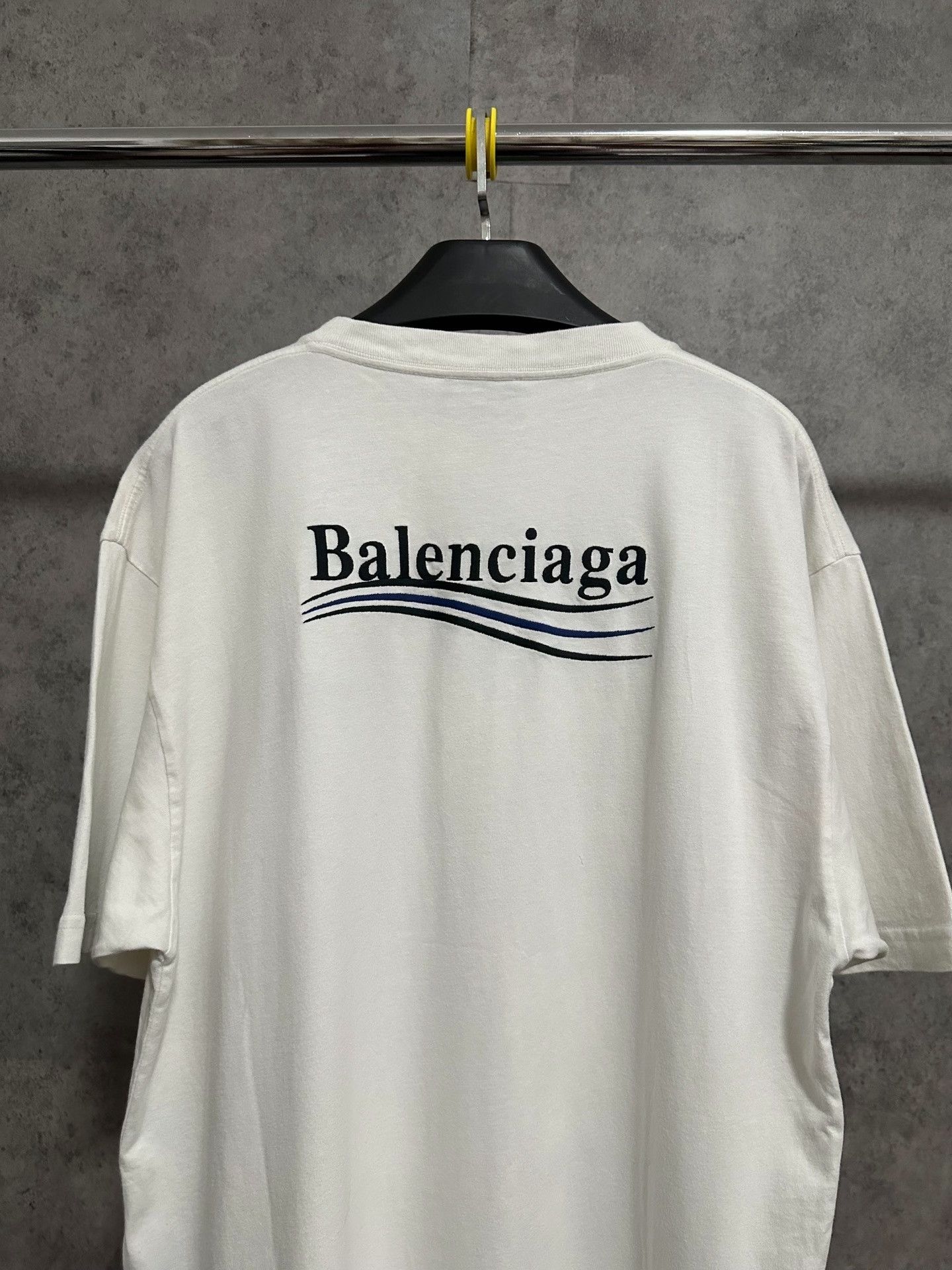 Balenciaga Balenciaga Short-Sleeve T-Shirt w/ Embroidery Logo Size US M / EU 48-50 / 2 - 5 Thumbnail