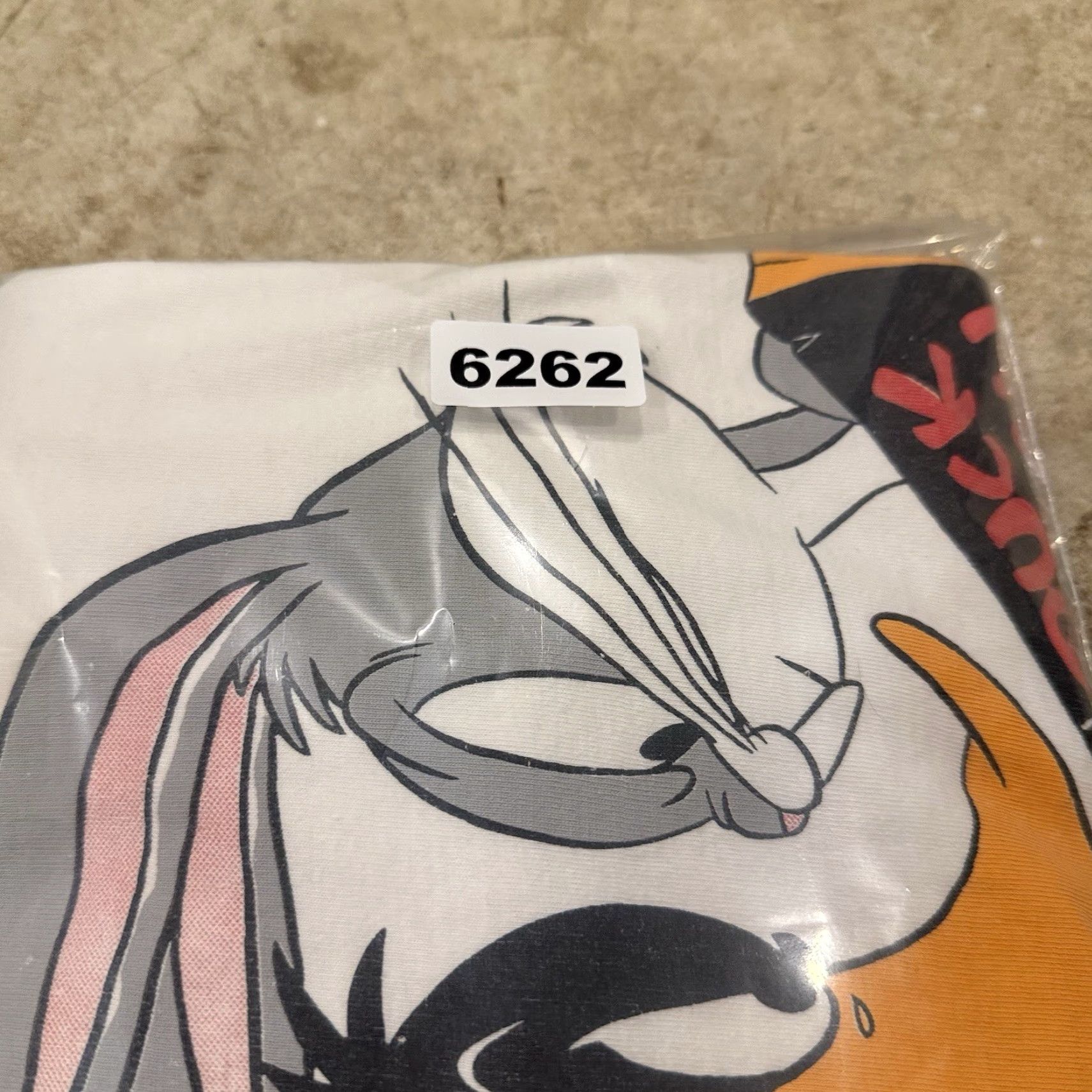Vintage VINTAGE 90s Daffy Vs Bugs Bunny Tshirt Mens Large 1993 White Big Print Rare Looney Tunes Shirt Mens L White 90s Cartoon USA Baseball? Size US L / EU 52-54 / 3 - 8 Thumbnail