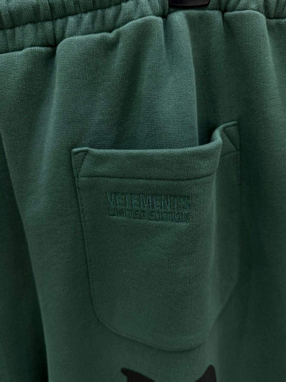 Vetements CC28 Logo Detail Cotton Track-Pant in Green Size US 28 / EU 44 - 3 Thumbnail