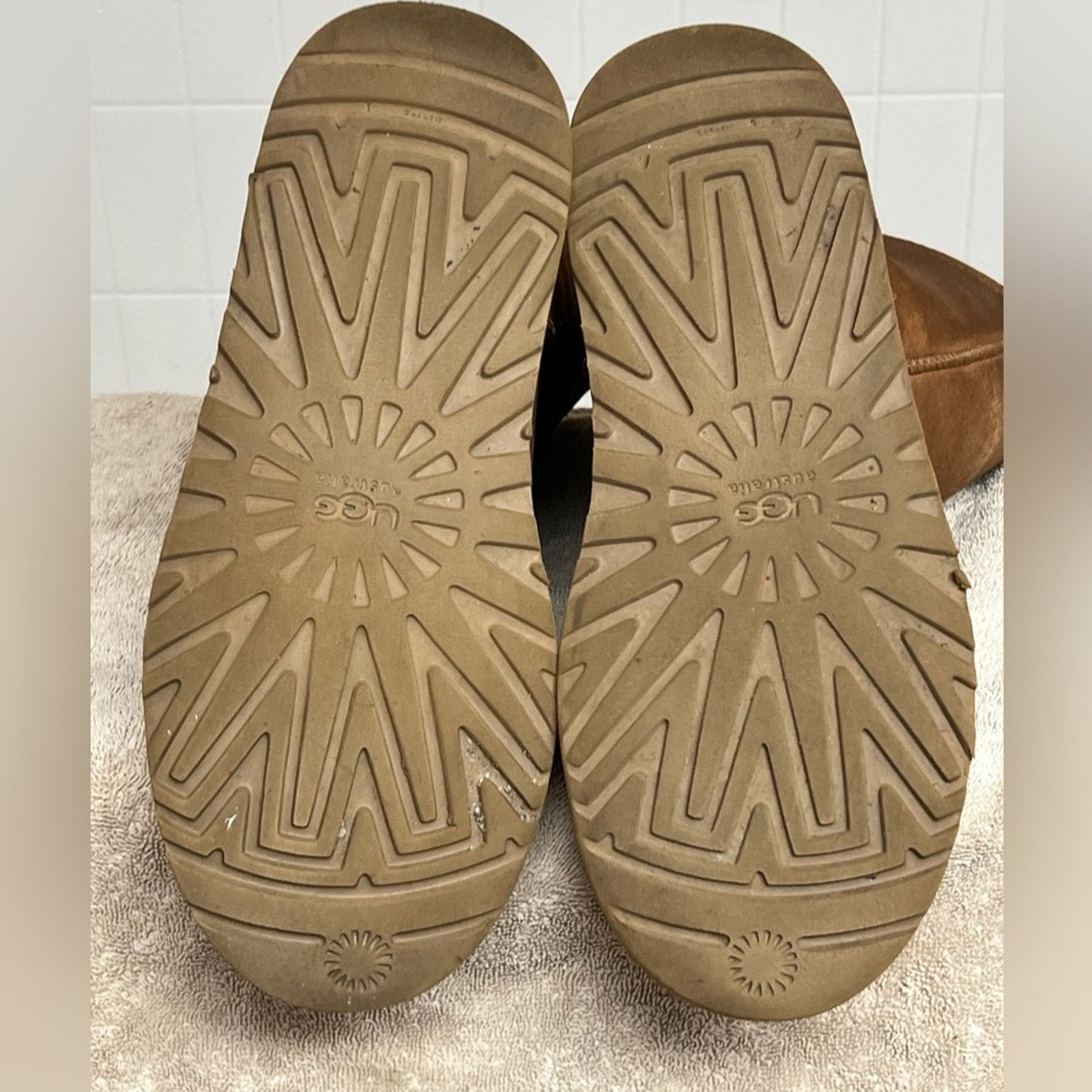 Ugg WOMENS UGG CLASSIC TALL BROWN SUEDE BOOTS SIZE 6 NICE Size US 6 / IT 36 - 8 Thumbnail