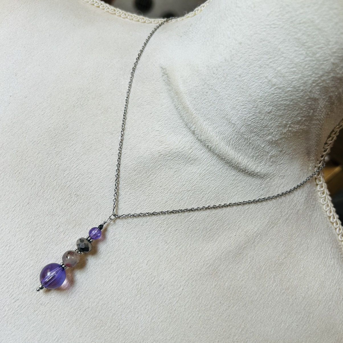 Handmade Handcrafted faceted crystal vintage lucite hematite necklace Size ONE SIZE - 2 Thumbnail