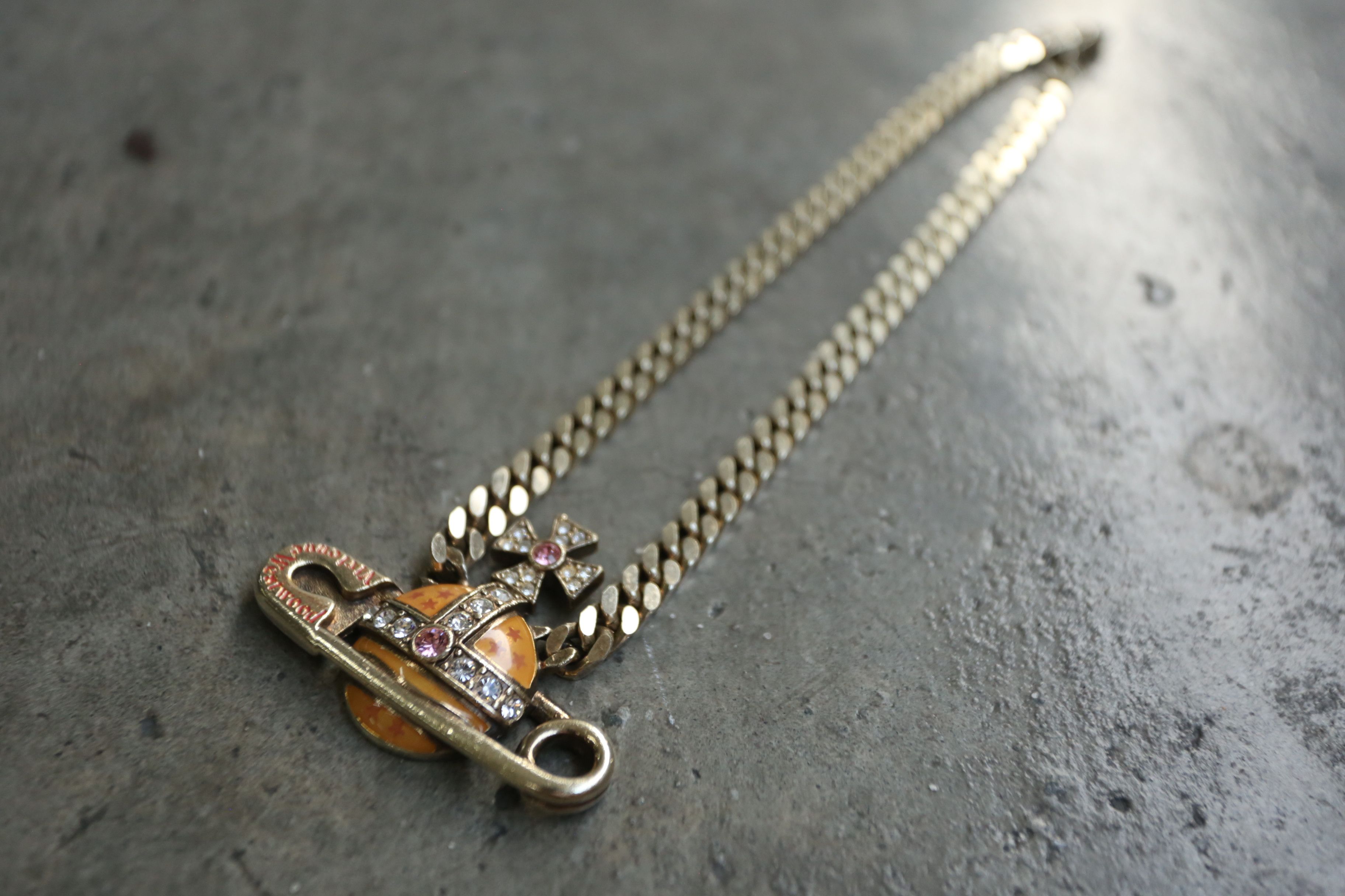 Vivienne Westwood Vivienne Westwood - 2002 - Giant Safety Pin Orb Choker Size ONE SIZE - 1 Thumbnail
