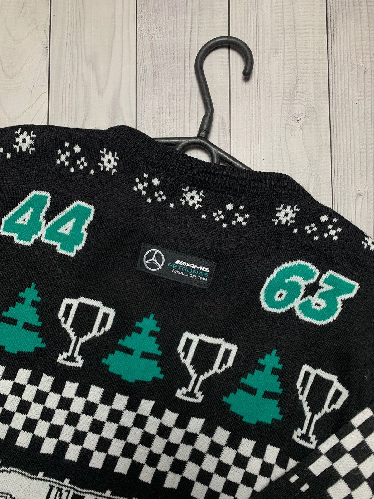 Mercedes-Benz Racing Mercedes Petronas sweater size L logo rare Size US L / EU 52-54 / 3 - 7 Thumbnail