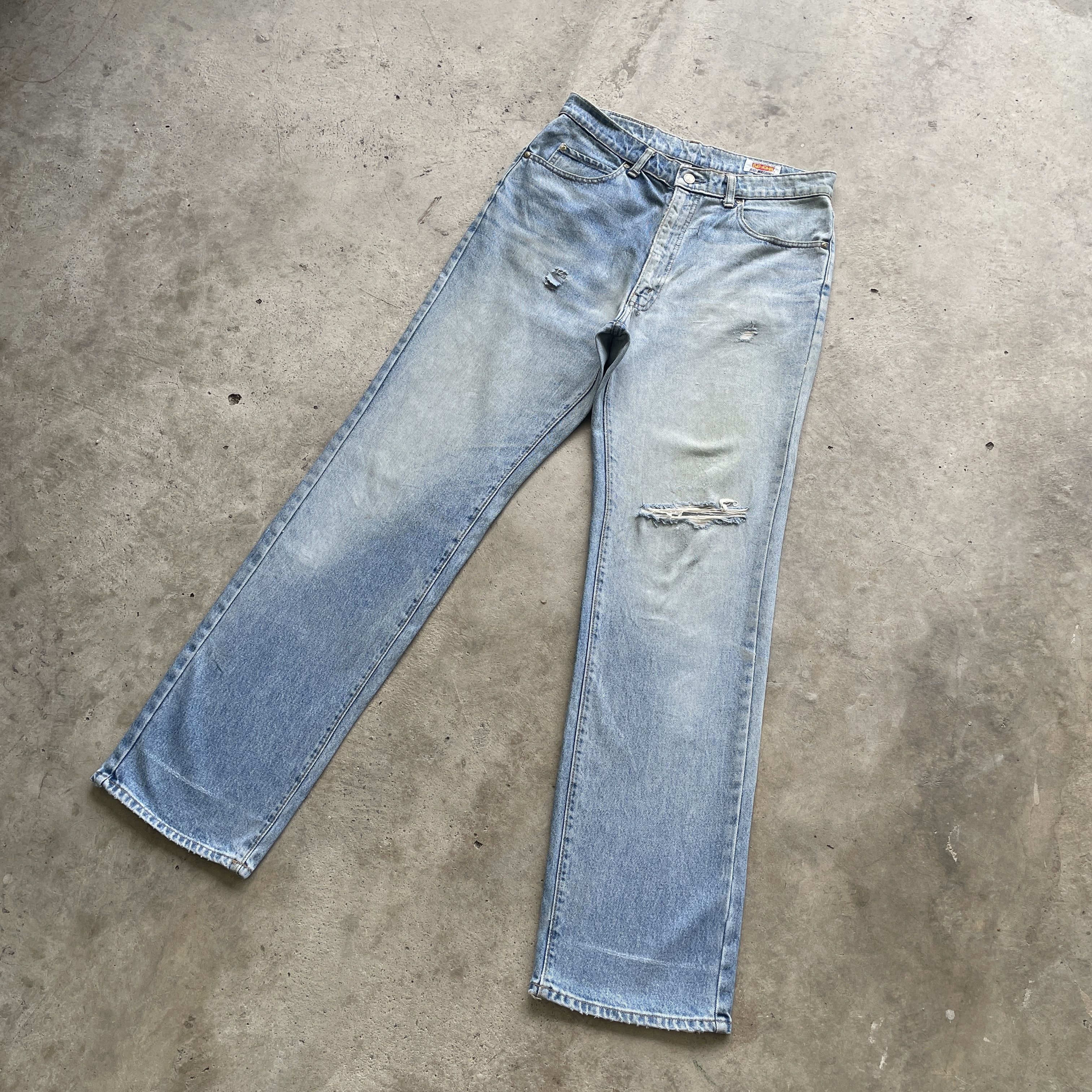 Japanese Brand VINTAGE JAPAN BRAND DISTRESSED JEANS FADED PANTS DENIM W33 Size US 33 - 1 Thumbnail