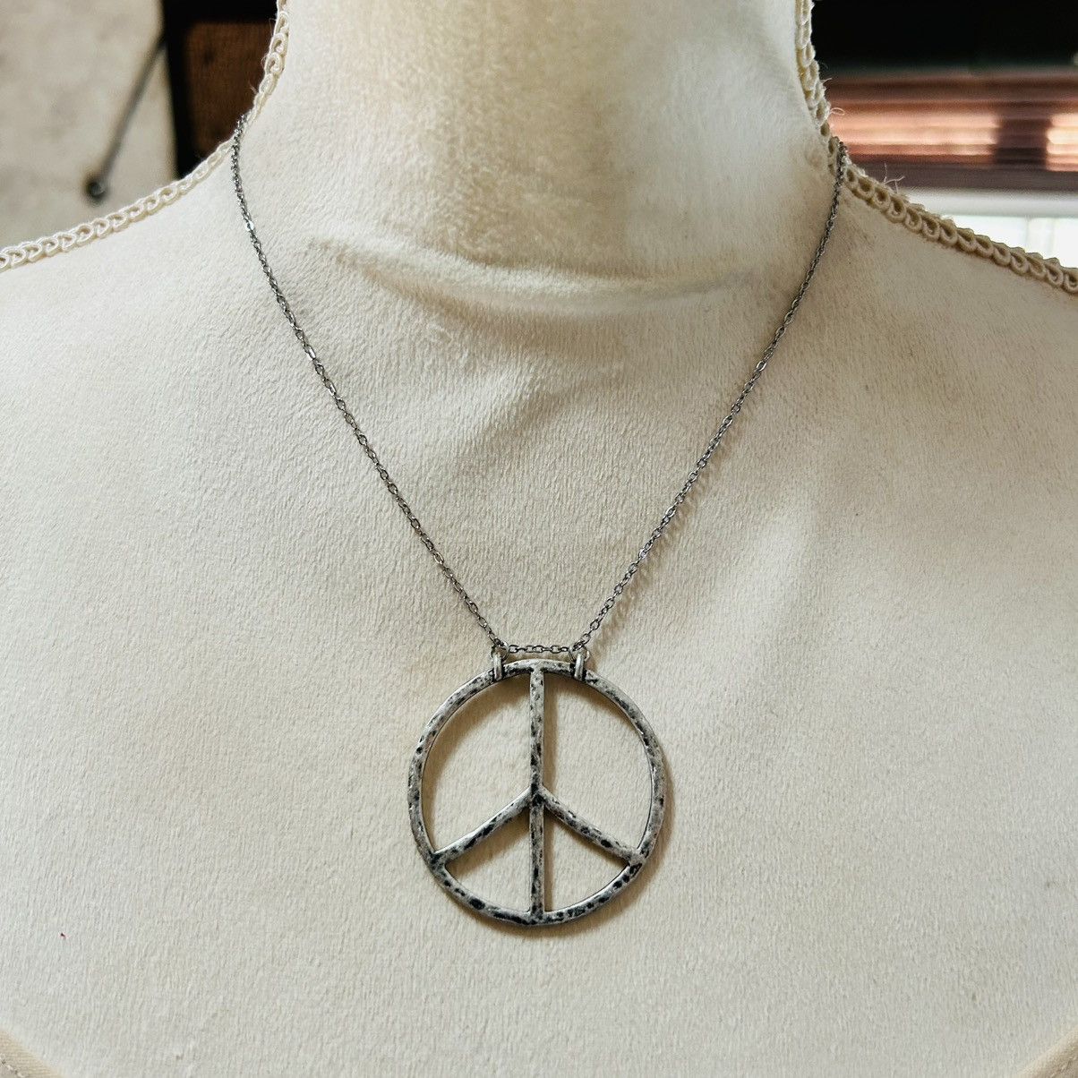 Handmade Handcrafted large hammered groovy peace sign necklace Size ONE SIZE - 2 Thumbnail