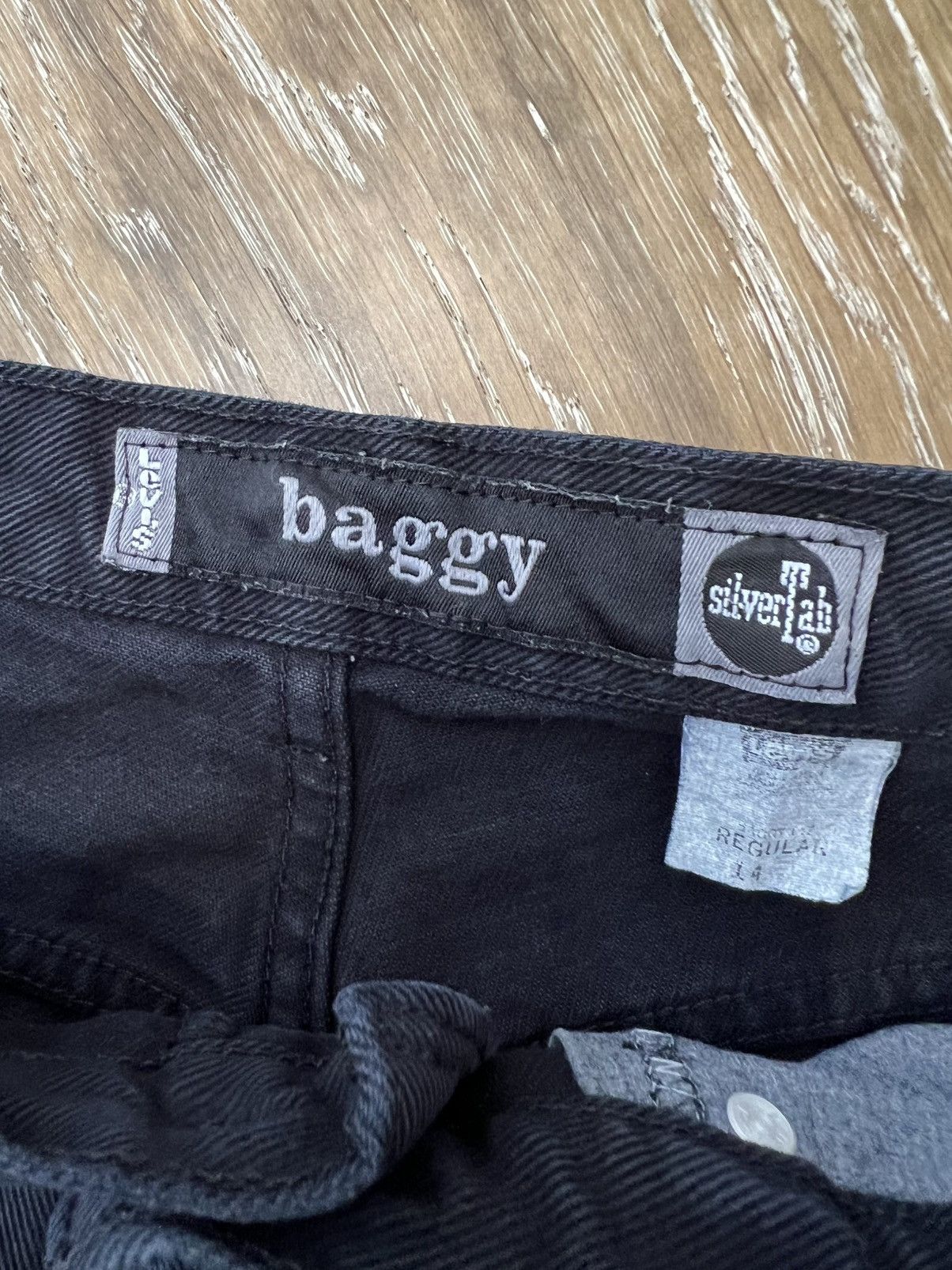 Levi's × Vintage Womens vintage levis silver tab baggy wide leg jeans Size 27" / US 4 / IT 40 - 4 Thumbnail