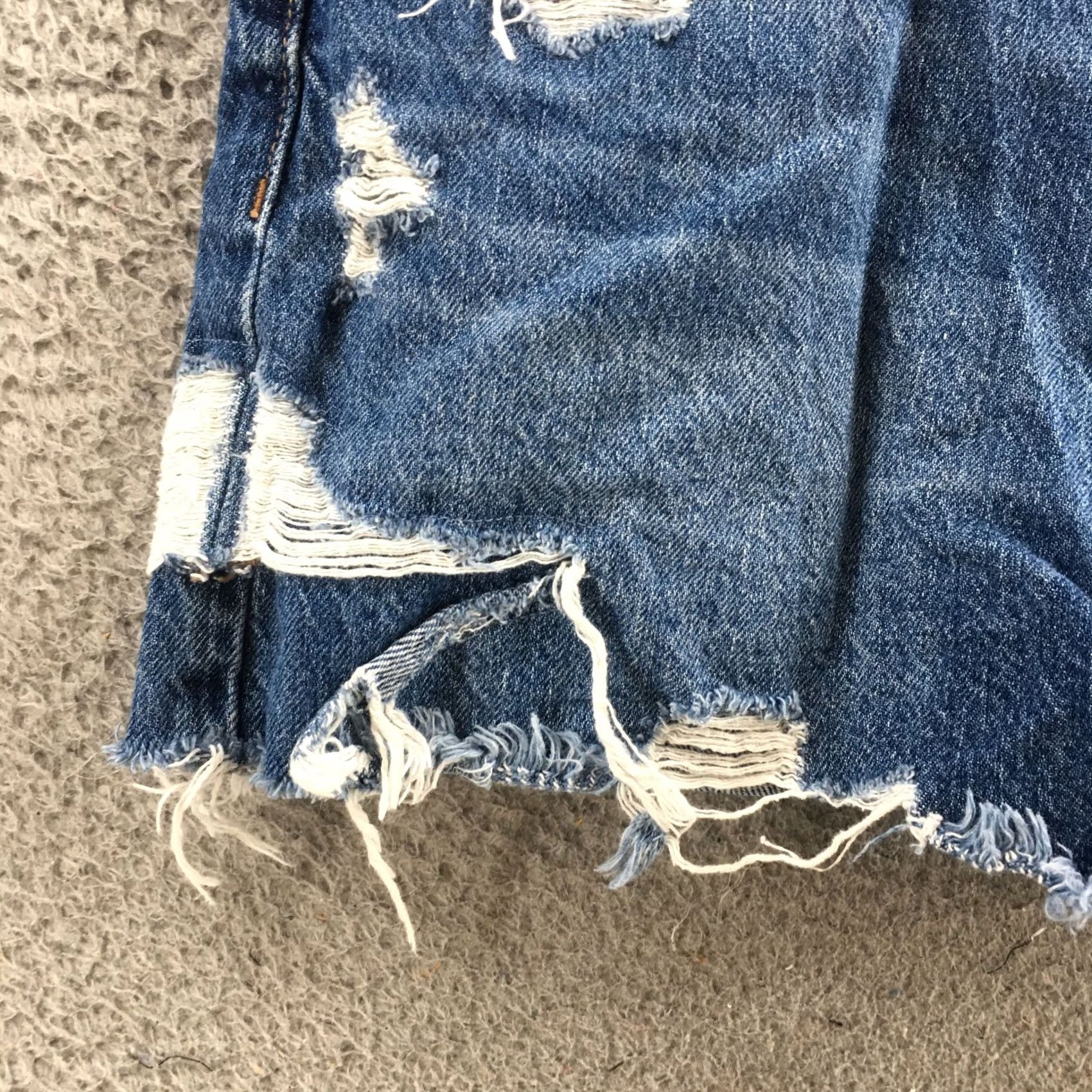 American Eagle Outfitters American Eagle Cut Off Short Womens 8 Blue Distressed Denim Zip Fly Button Front Shirt Womens 8 Blue Distressed Denim Zip Fly Button Front Size 30" / US 8 / IT 44 - 3 Thumbnail