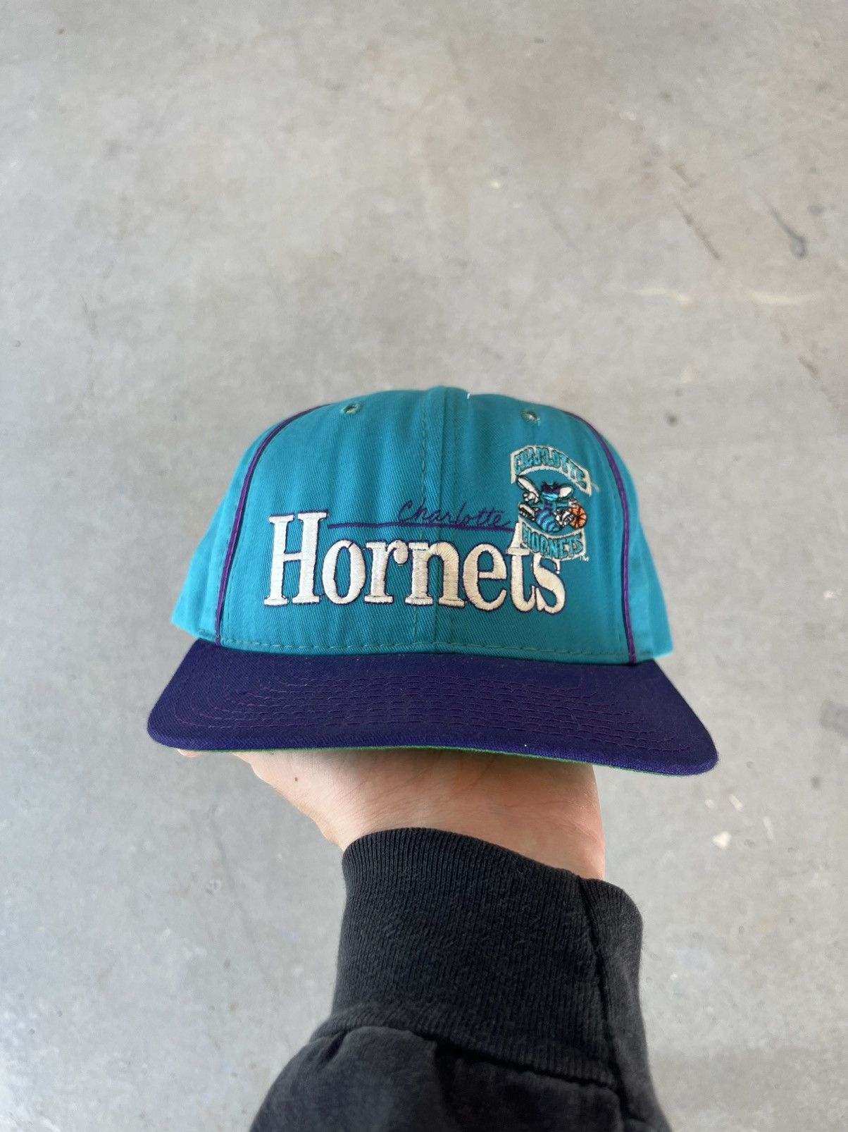 Vintage Vintage 90’s Charlotte Hornets NBA The Game Striped Snapback Size ONE SIZE - 1 Thumbnail