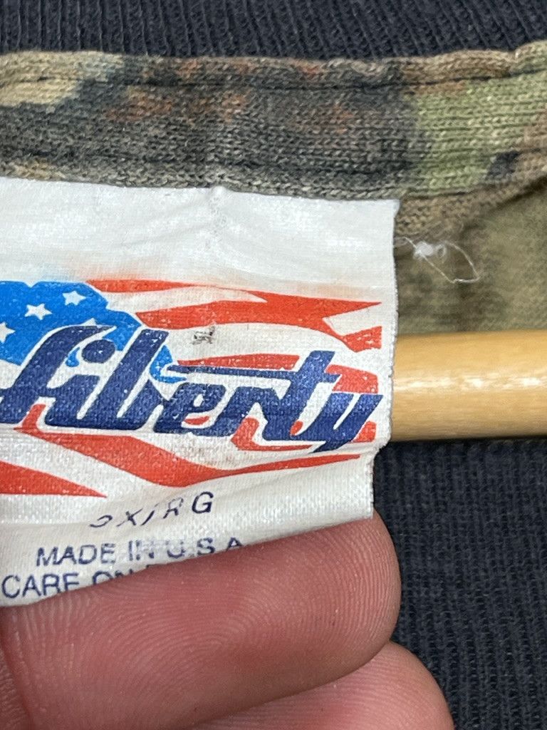 Vintage Vintage Camo Single Stitch Made in USA T-Shirt Size US XL / EU 56 / 4 - 3 Thumbnail