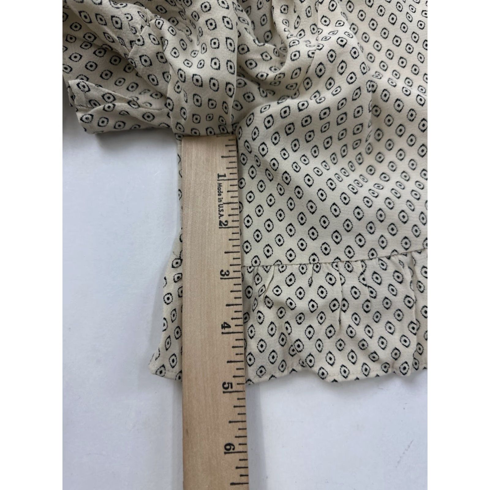 H&M H&M Vintage Ruffle Shorts Women’s 16 Beige Geometric Casual 70s 90s Size 38" / US 16 / IT 52 - 7 Thumbnail