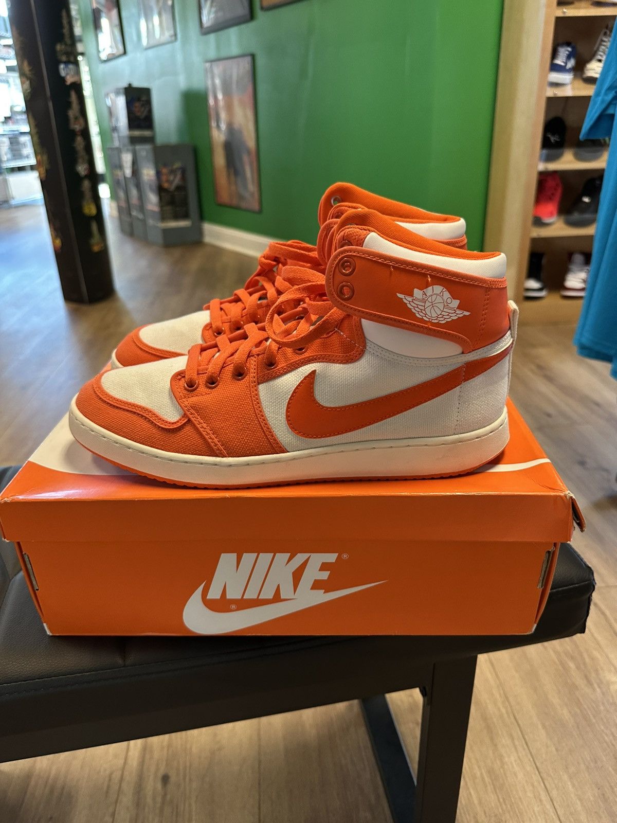 Nike Jordan 1 Retro Size US 12 / EU 45 - 1 Thumbnail