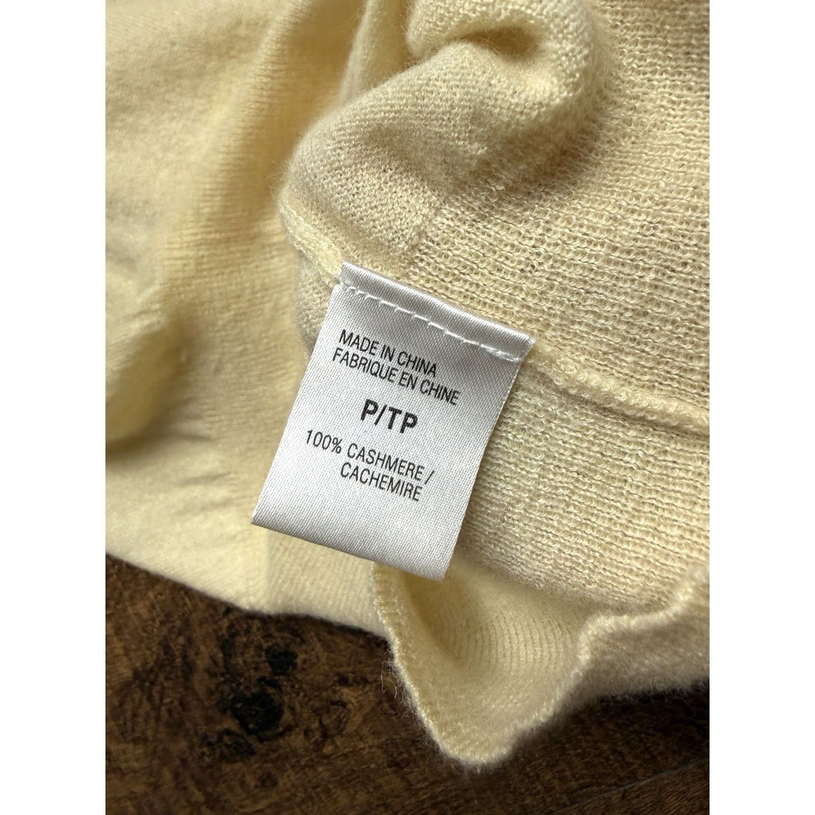 Theory THEORY Women's 100% Cashmere Sweater V-Neck Pullover Petite P Ivory Shirt Womens Pullover Knit Vintage No Size S / US 4 / IT 40 - 6 Thumbnail