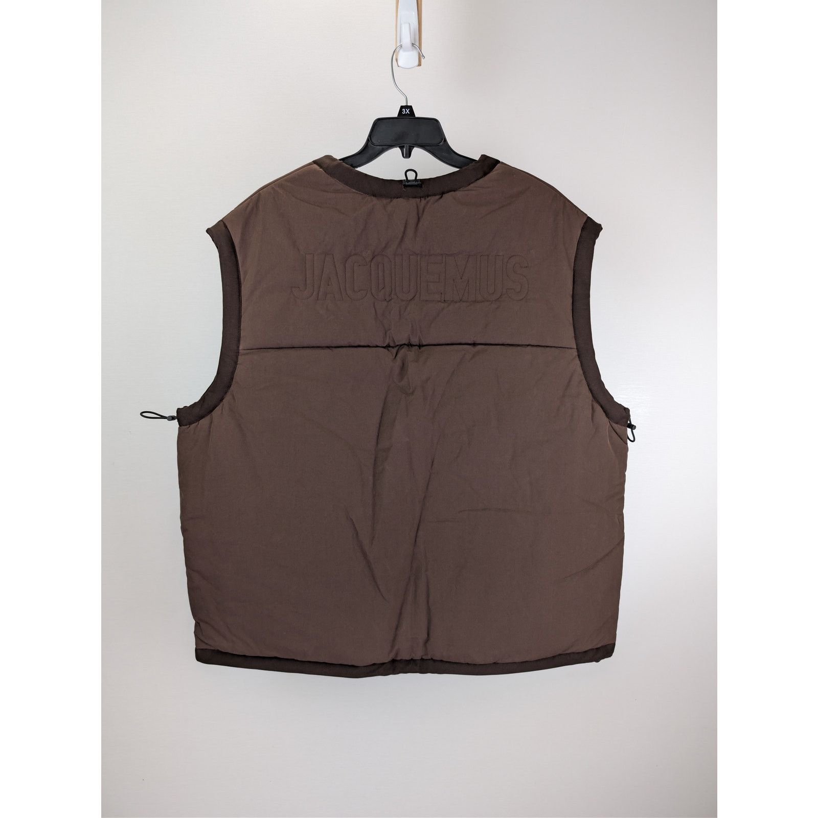 Jacquemus o1rshd1 'Le Gilet Carozzu' padded vest in dark brown Size US L / EU 52-54 / 3 - 19 Thumbnail