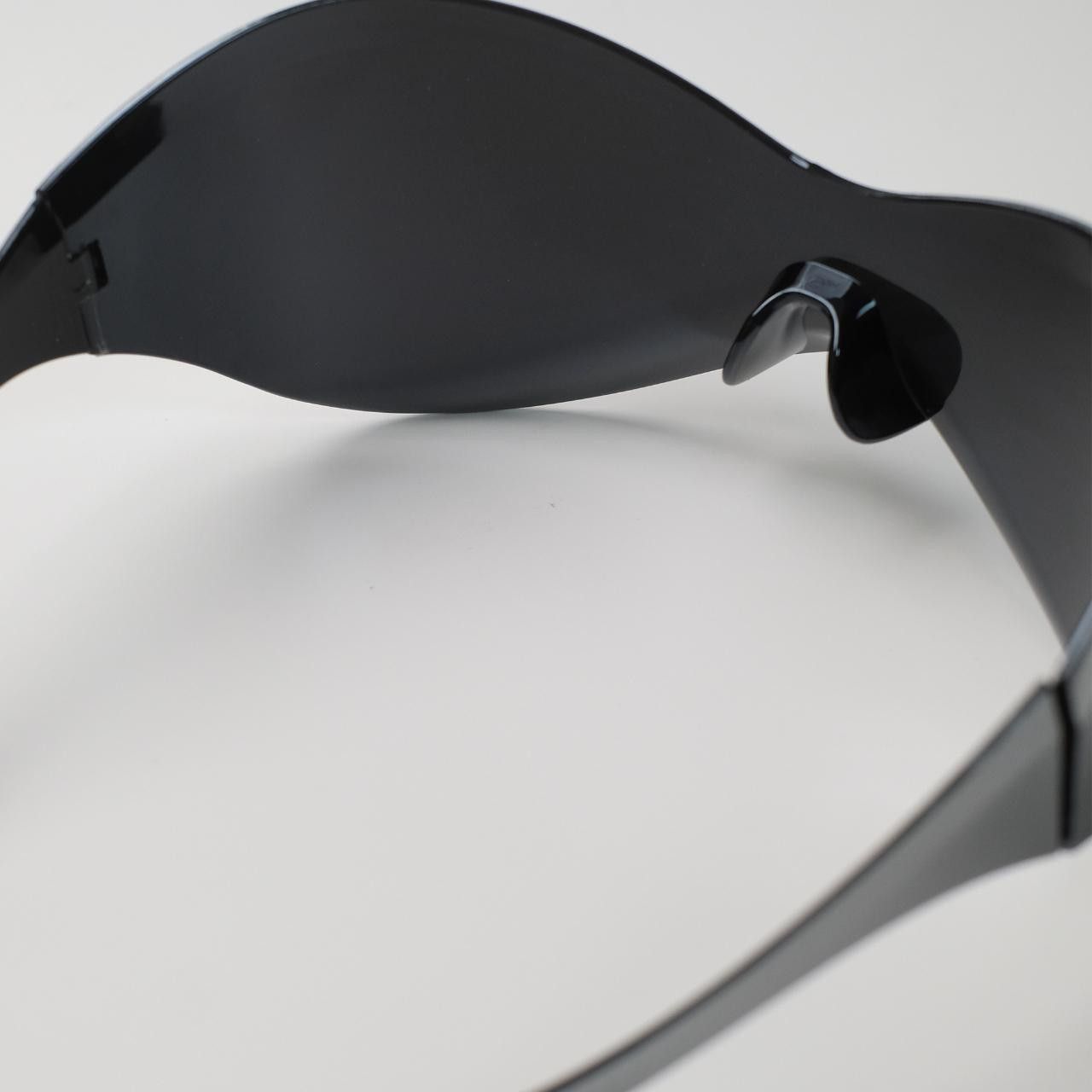 Japanese Brand Avant Garde Futuristic Oversized Sliver Sunglasses Unisex OS Size ONE SIZE - 8 Thumbnail