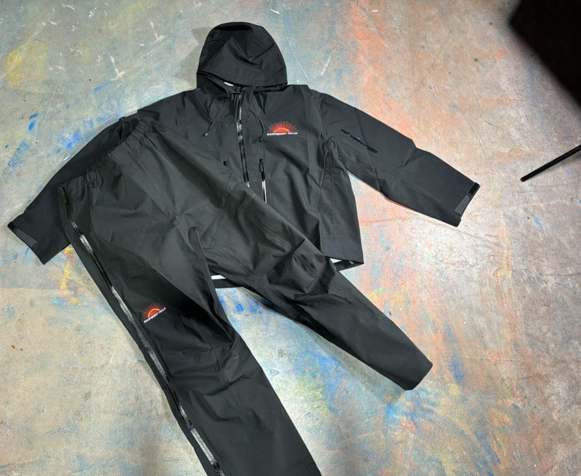 Vintage GV Gallery/ Raspberry Hills Rain Set | Grailed
