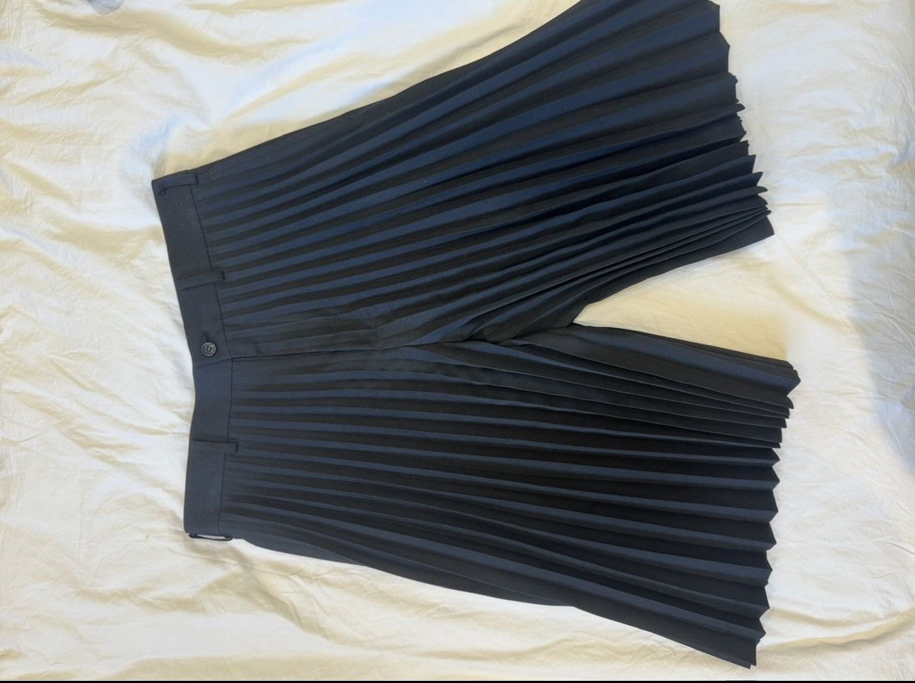 Comme des Garcons COMME DES GARÇONS Gabardine Pleated Shorts Size US 30 / EU 46 - 1 Thumbnail