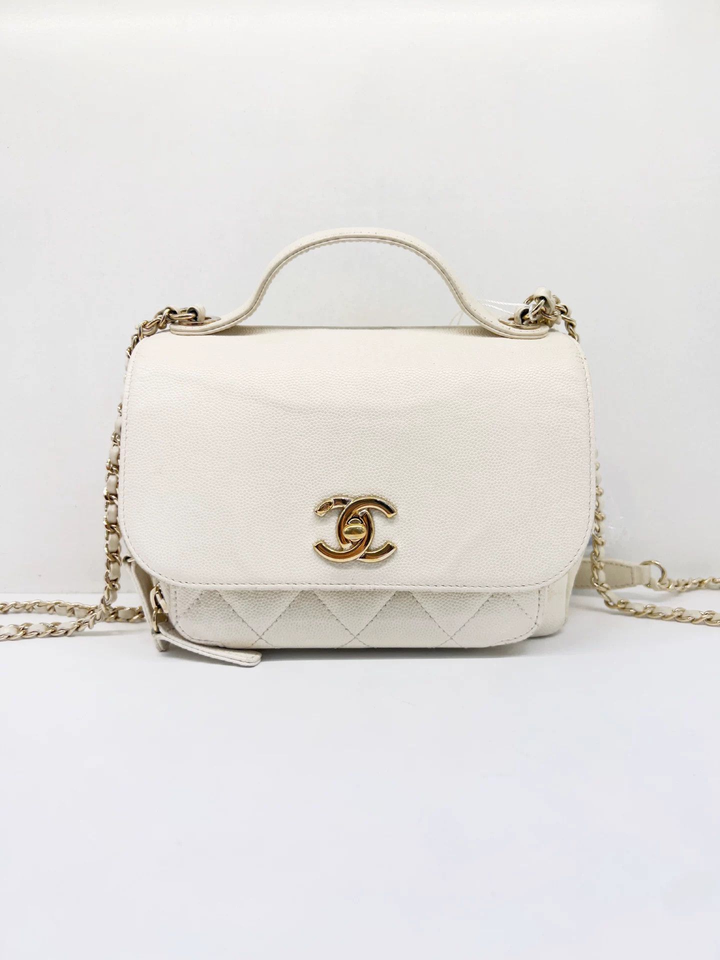 Chanel Pre-loved Bag Very good condition Size ONE SIZE - 1 Thumbnail