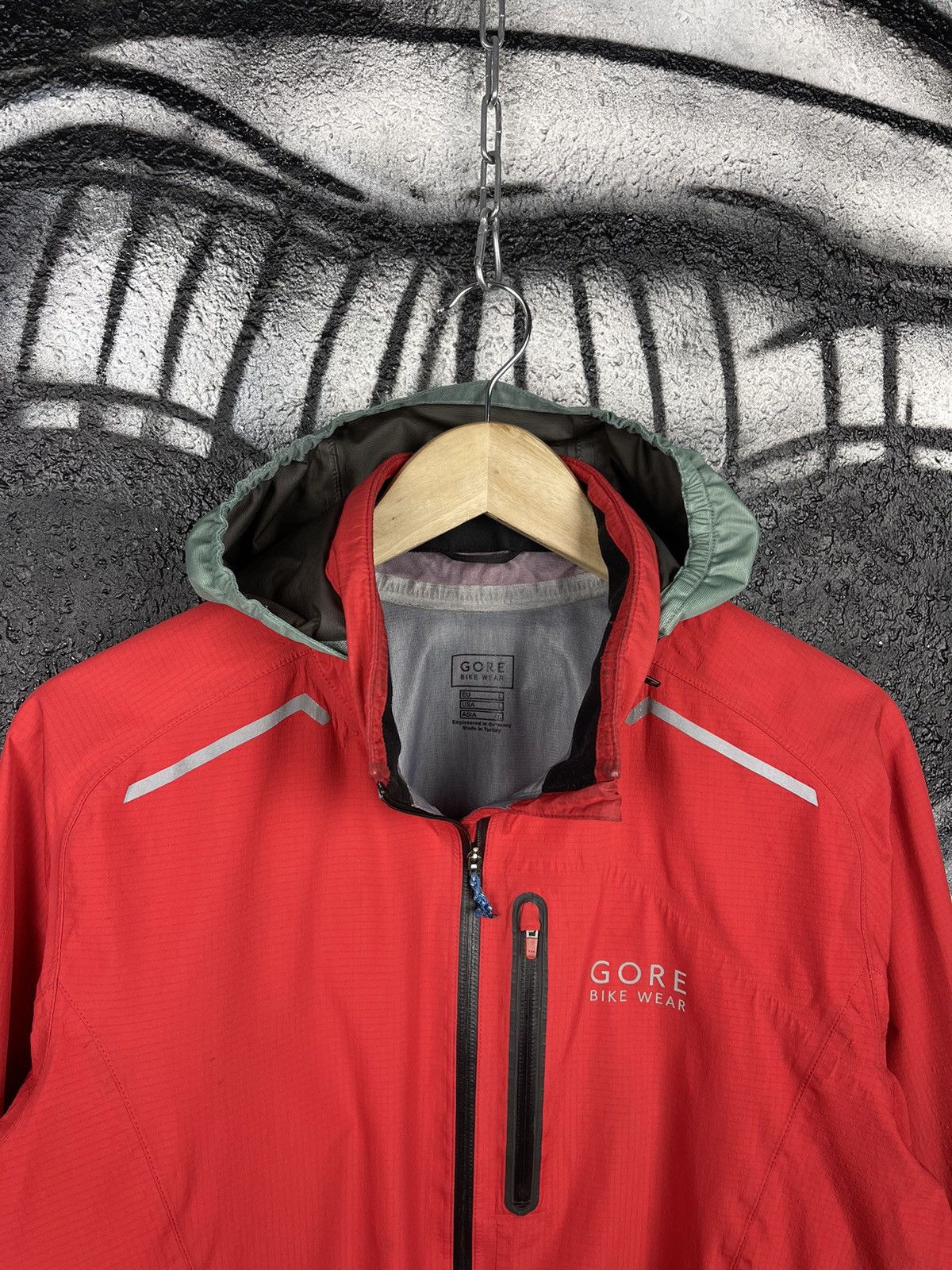 Goretex Gore Bike Wear Gore-Tex Full Zip Red/Black Active Cycling Jacket Men’s Size L Size US L / EU 52-54 / 3 - 4 Thumbnail