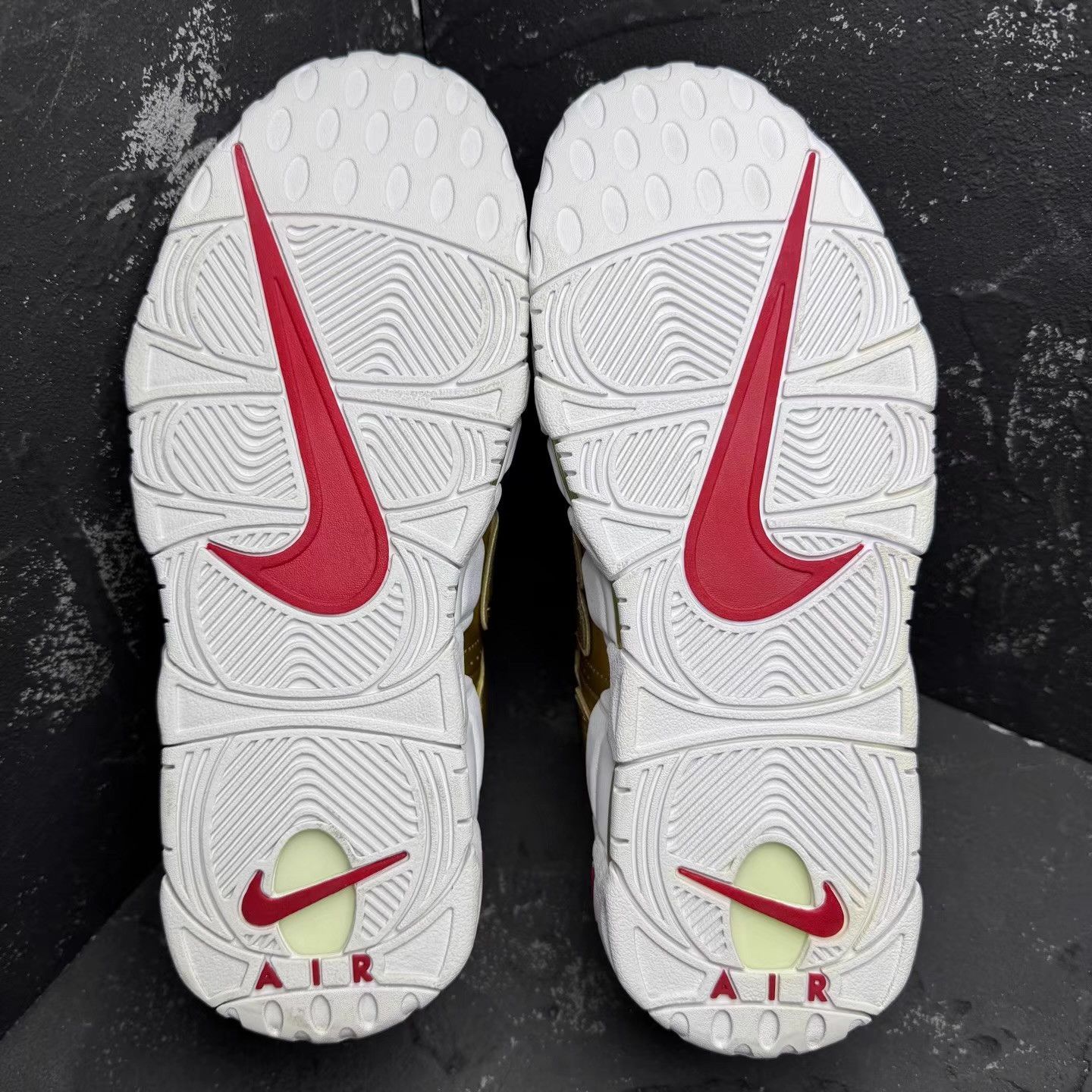 Nike Supreme x Nike Air Pippen Gold Q10 Size US 8.5 / EU 41-42 - 4 Thumbnail
