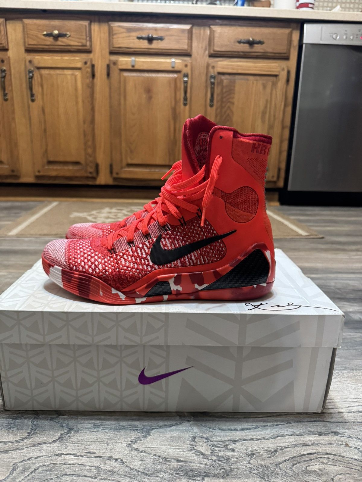 Nike Kobe 9 Christmas (2014) Size US 11 / EU 44 - 3 Thumbnail