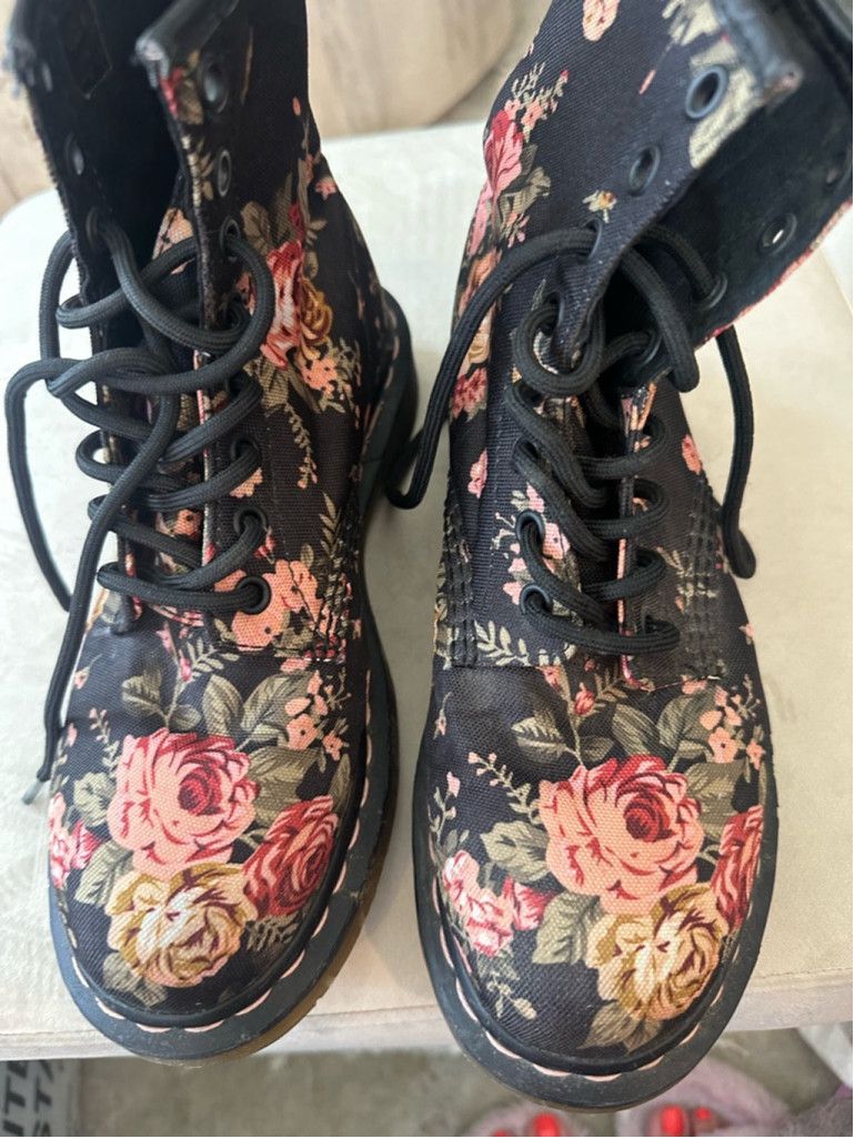 Dr. Martens Dr. Martens Rose Floral Combat Boot Size 6 US women’s Size US 6 / IT 36 - 6 Thumbnail