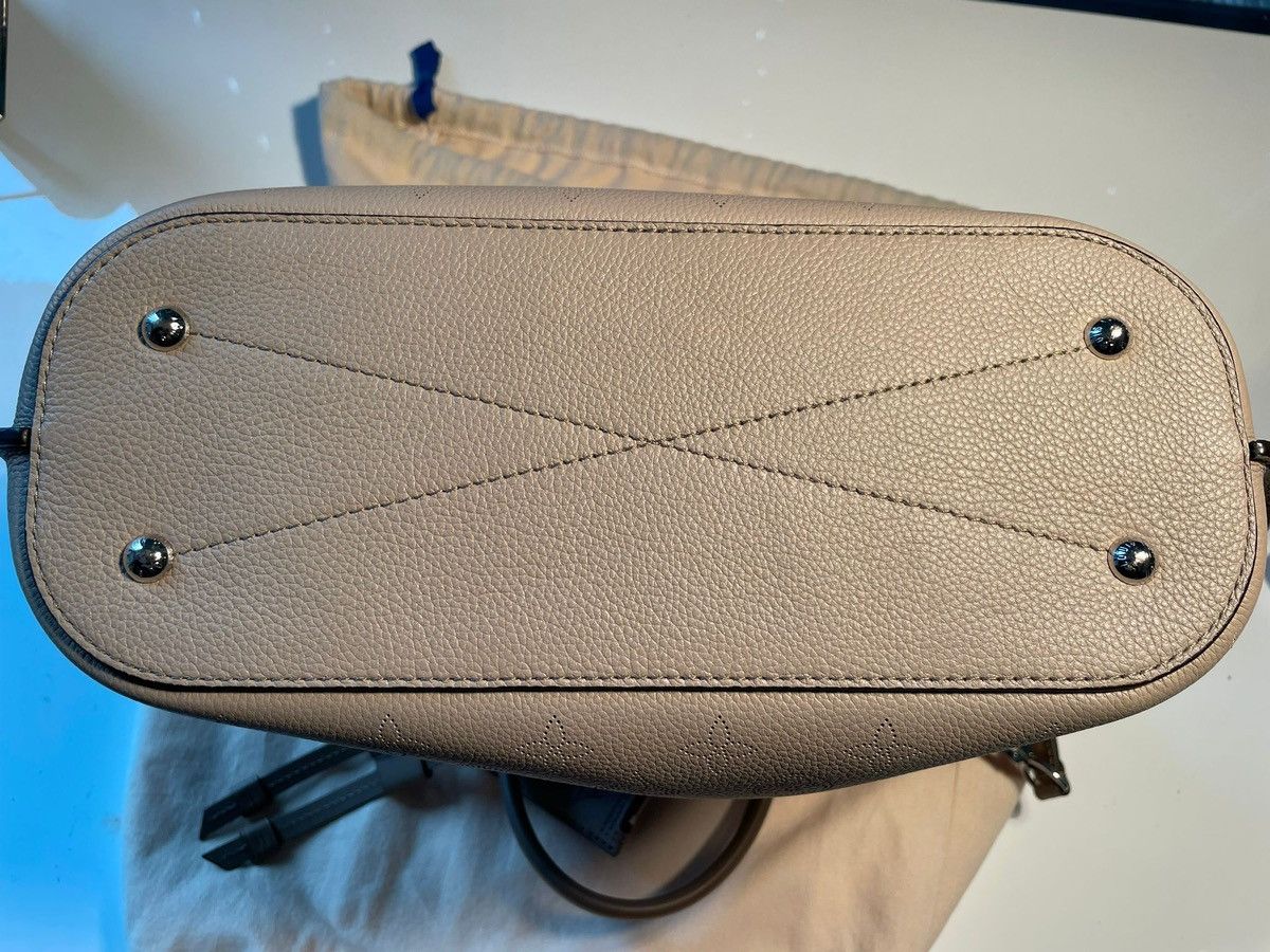 Louis Vuitton Louis Vuitton Monogram Mahina Galet Size ONE SIZE - 13 Thumbnail