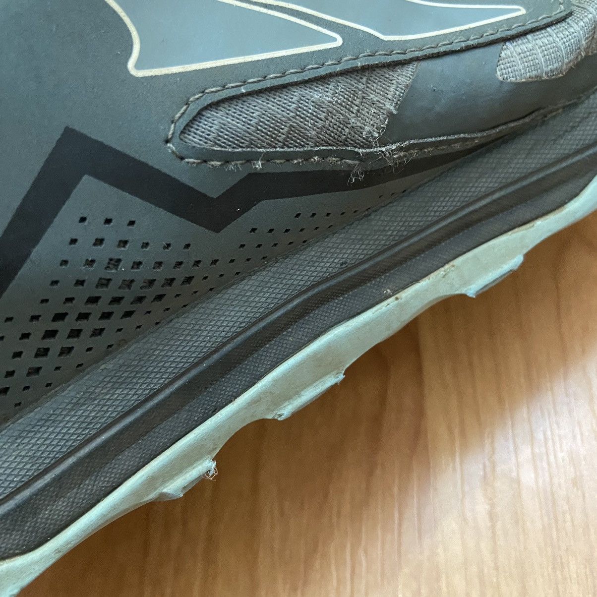 Altra Altra Women’s Logo Distressed Outdoor Running Shoes Size 9.5 Size US 9.5 / IT 39.5 - 13 Thumbnail