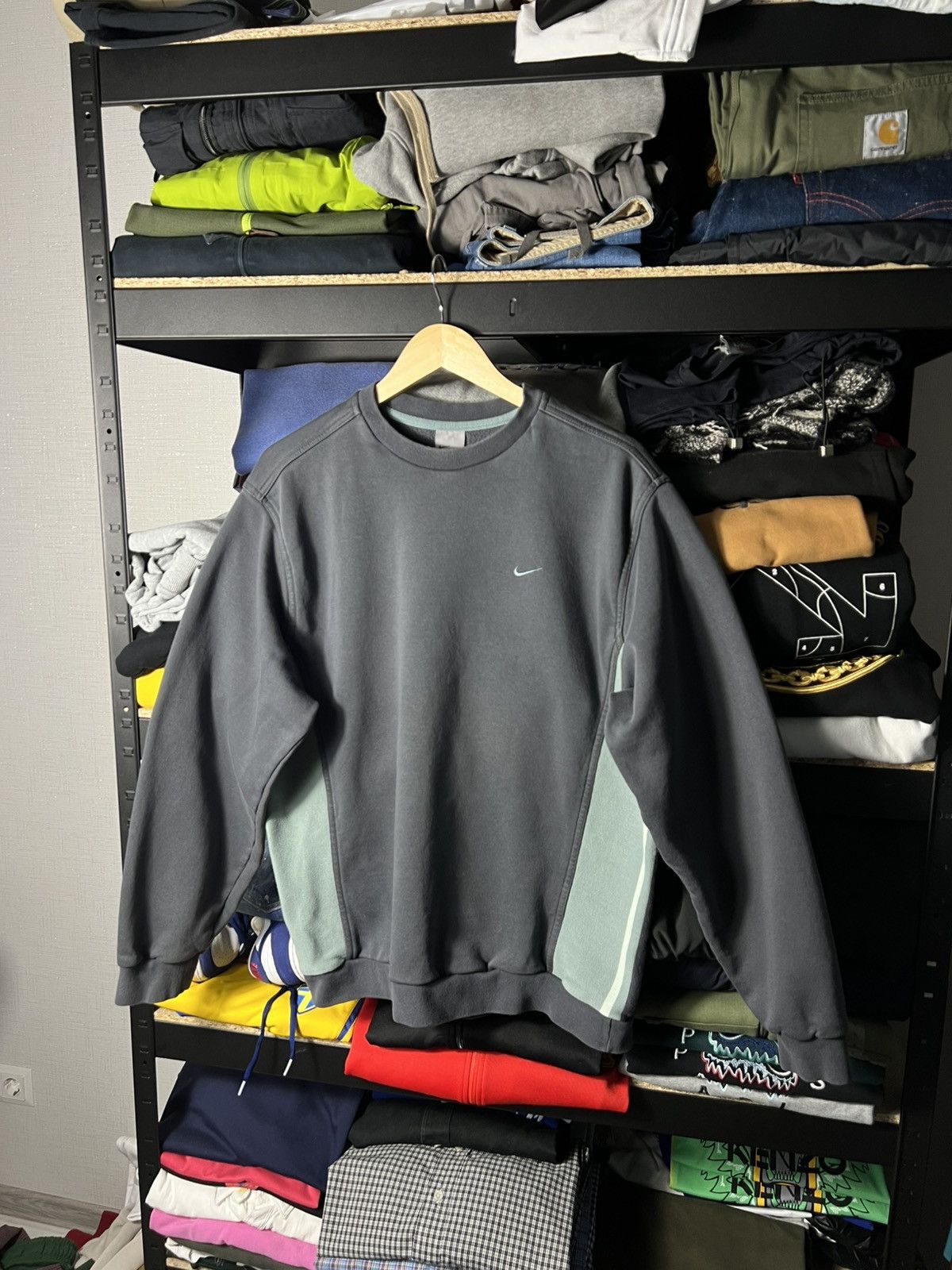 Nike 🩶 Vintage Nike Two-Tone Crewneck Sweatshirt — Size M Size US M / EU 48-50 / 2 - 1 Thumbnail