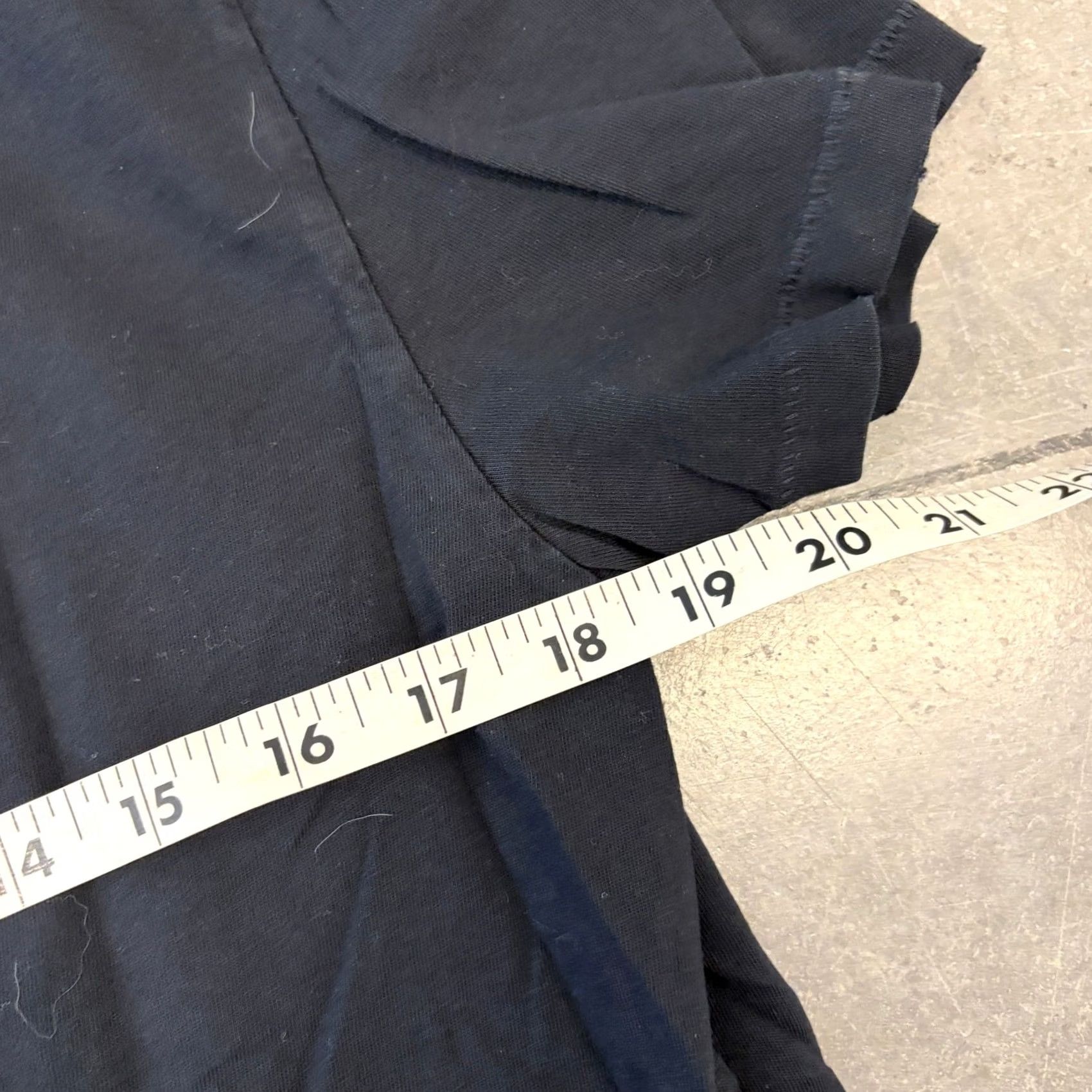 Vintage VINTAGE Yellowstone Dutton Ranch Black Graphic Tee Women Medium Y2k Mountians Nature Size M / US 6-8 / IT 42-44 - 4 Thumbnail