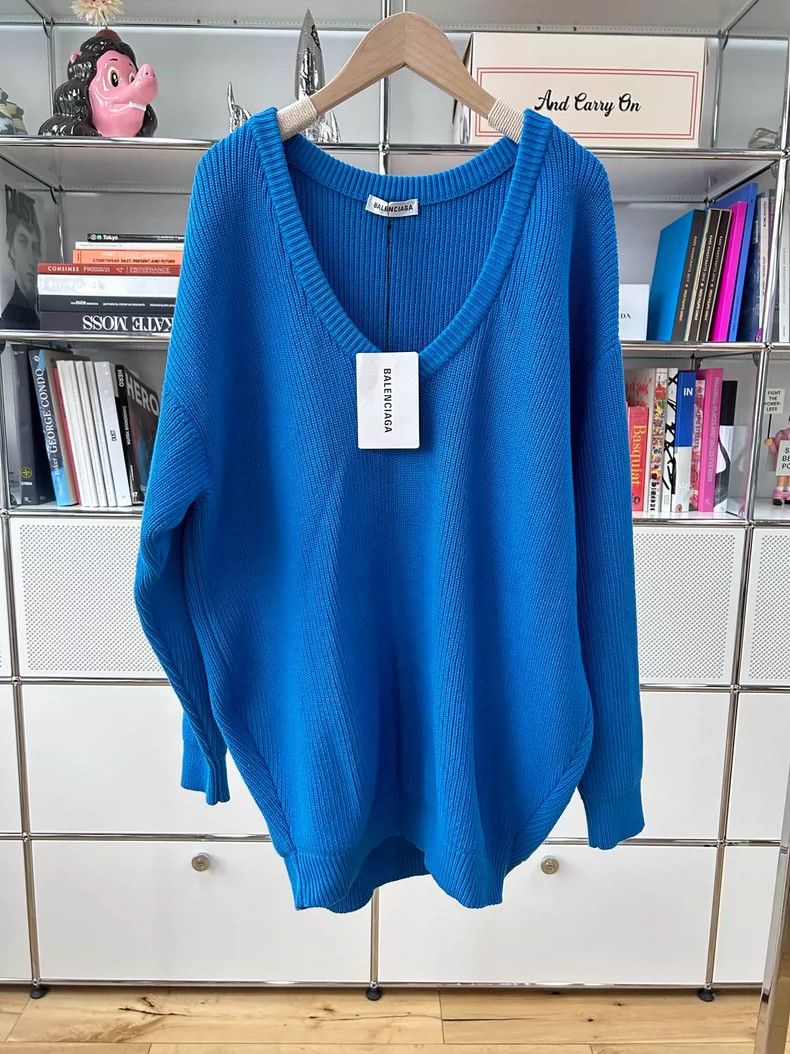 Other Balenciaga Blue V-neck loose-fitting sweater Size XS / US 0-2 / IT 36-38 - 1 Thumbnail
