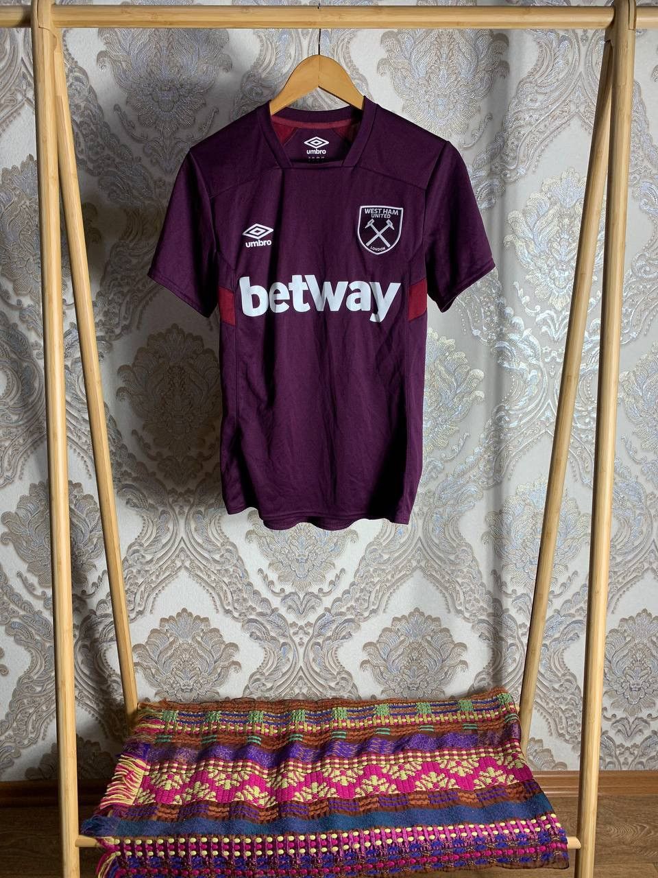 Vintage VERY RARE UMBRO FC WEST HAM UNITED ENGLAND SOCCER JERSEY 90s Size US S / EU 44-46 / 1 - 1 Thumbnail