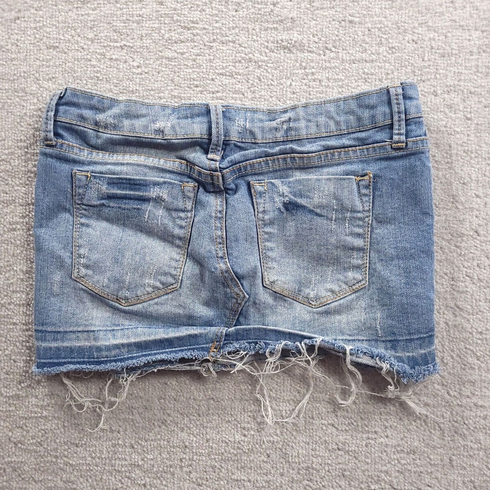 Forever 21 Forever Twenty One Womens Mini Skirt Denim Distressed Raw Hem Stretch Medium Blue Structuring: Skirt Womens Mini Casual Denim Blue 90s? Size 32" / US 10 / IT 46 - 6 Thumbnail