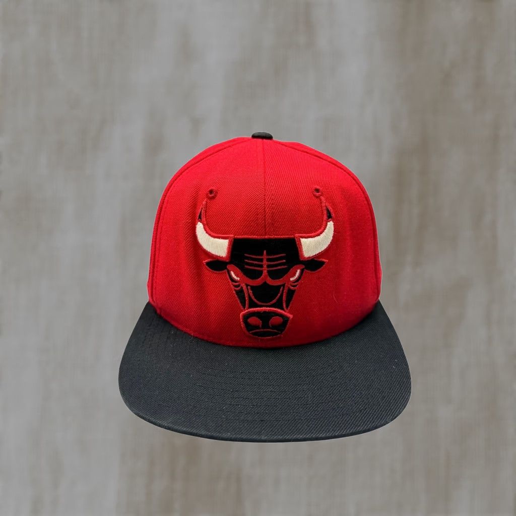 Mitchell & Ness Mitchell & Ness Chicago Bulls Hat Mens Red Black Snapback Hardwood Classics OSFA Size ONE SIZE - 1 Thumbnail