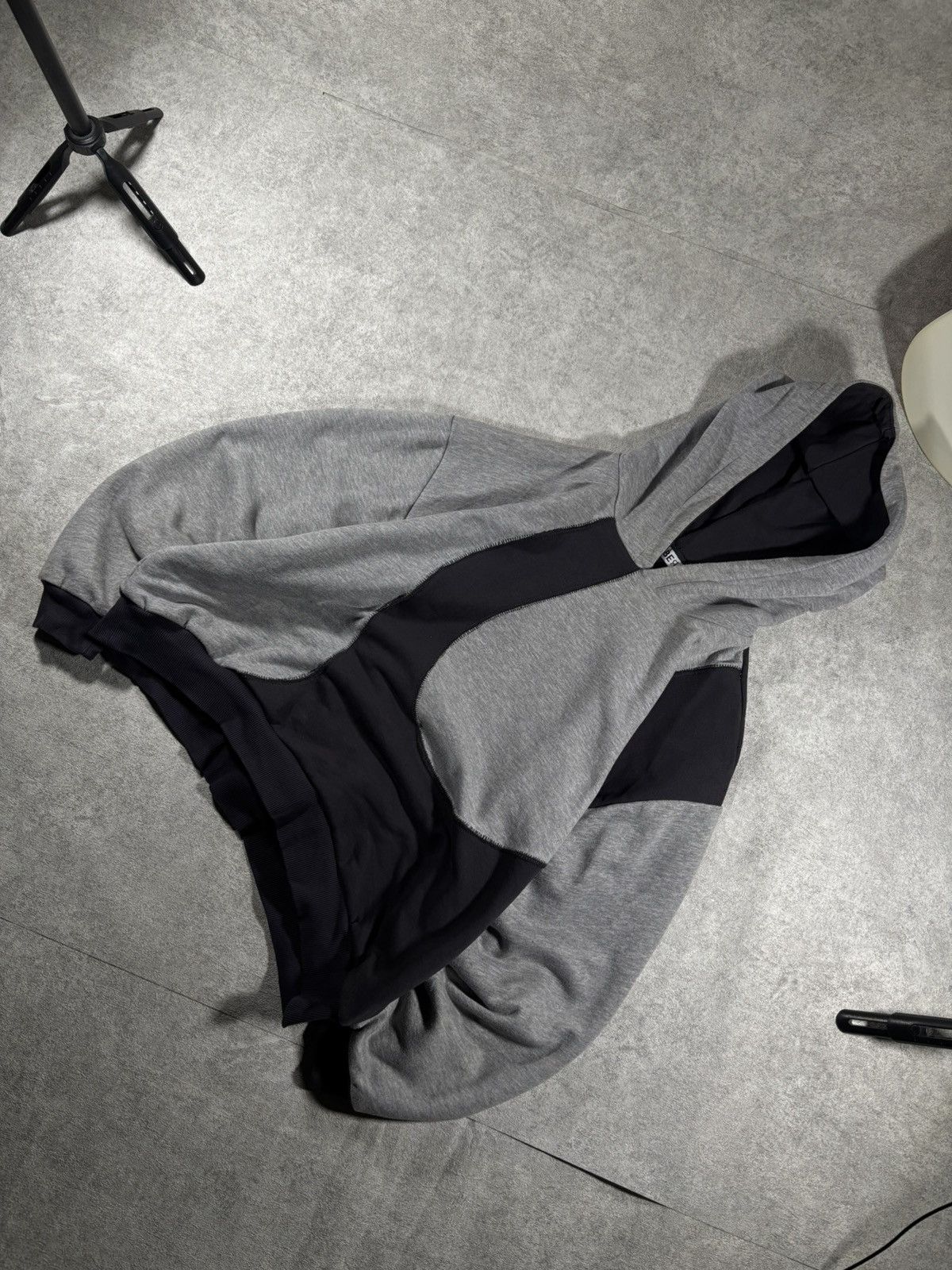 If Six Was Nine A COLD WALL type Avantgarde Curved Hoodie Fit Yeezy Gap Size US L / EU 52-54 / 3 - 1 Thumbnail
