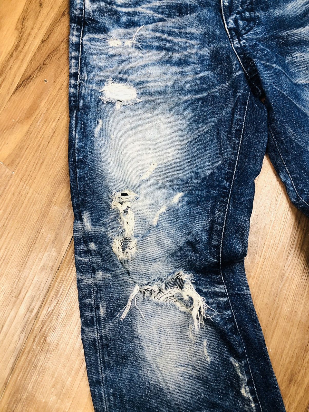 Black Label A.V.H. Company BLACK LABEL Distressed Jeans (38) Size US 31 - 5 Thumbnail