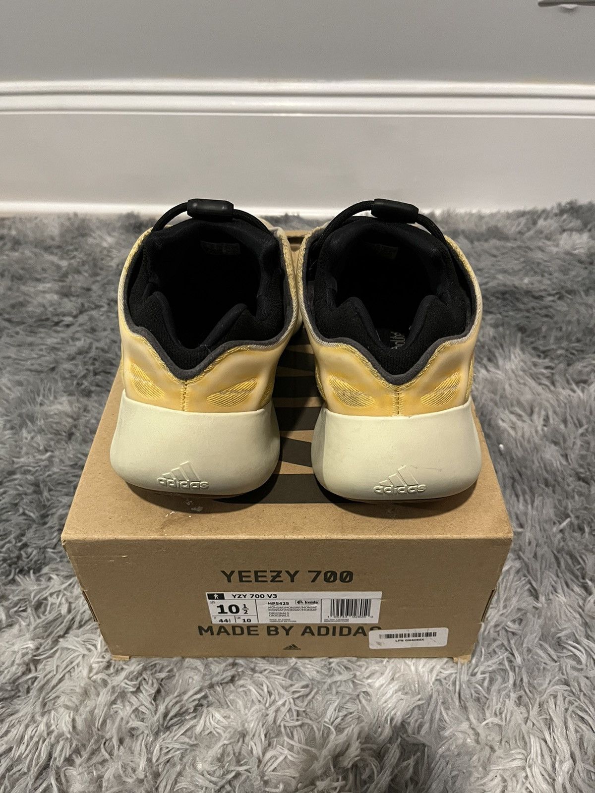 Yeezy YEEZY 700 V3 Mono Safflower Size US 10.5 / EU 43-44 - 2 Thumbnail