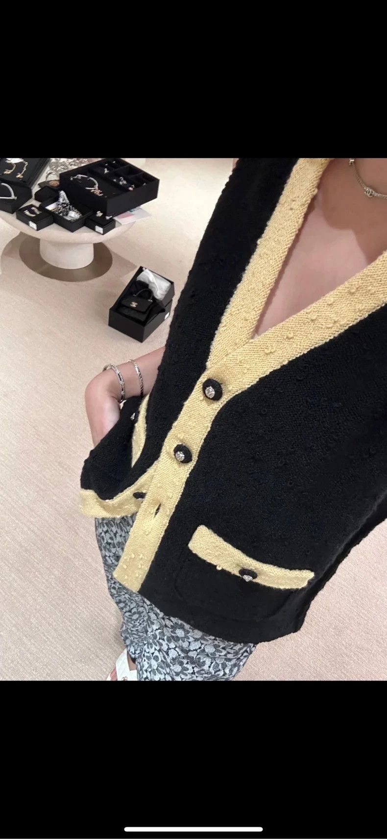 Chanel Chanel Black and yellow color-blocked lion buckle knitted v Size XXS / US 00 / IT 34 - 7 Thumbnail