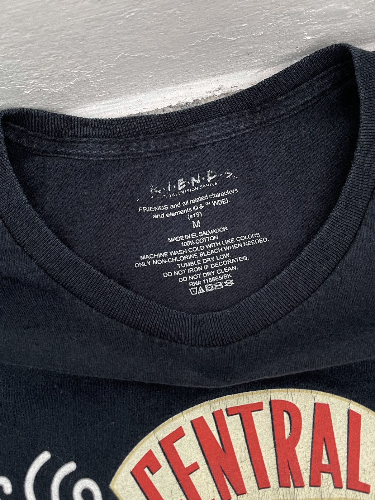 Warner Bros FRIENDS TV SITCOM (2019) T-SHIRT Size US M / EU 48-50 / 2 - 3 Thumbnail